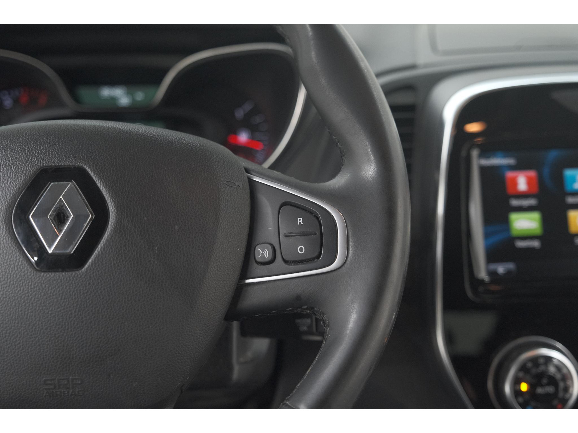 Renault Captur TCe 90 Intens | Trekhaak | Camera | Dodehoekdetectie | Navigatie