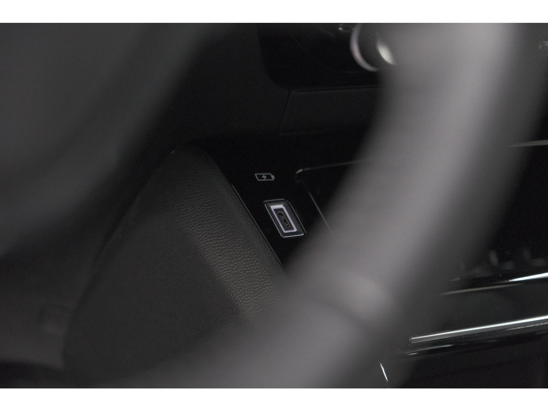 Peugeot 2008 1.2 Hybrid 145 Allure | 360 Camera | Adaptieve Cruise Control | Navigatie | Dodehoekdetectie