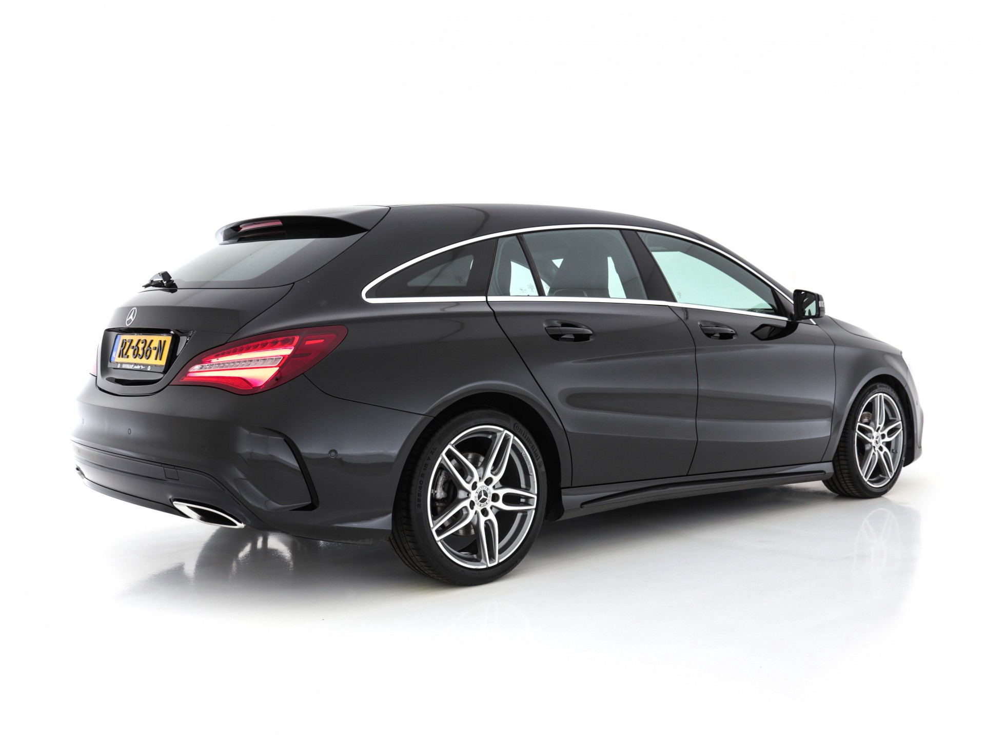 Mercedes-Benz CLA-klasse Shooting Brake 180 AMG-Line Business Solution (INCL-BTW) Aut. *NAVI-FULLMAP | FULL-LED | LEATHER-MICROFIBRE | CAMERA | ECC | PDC | CRUISE | SPORT-SEATS | SHIFT-PADDLES | 18"ALU*