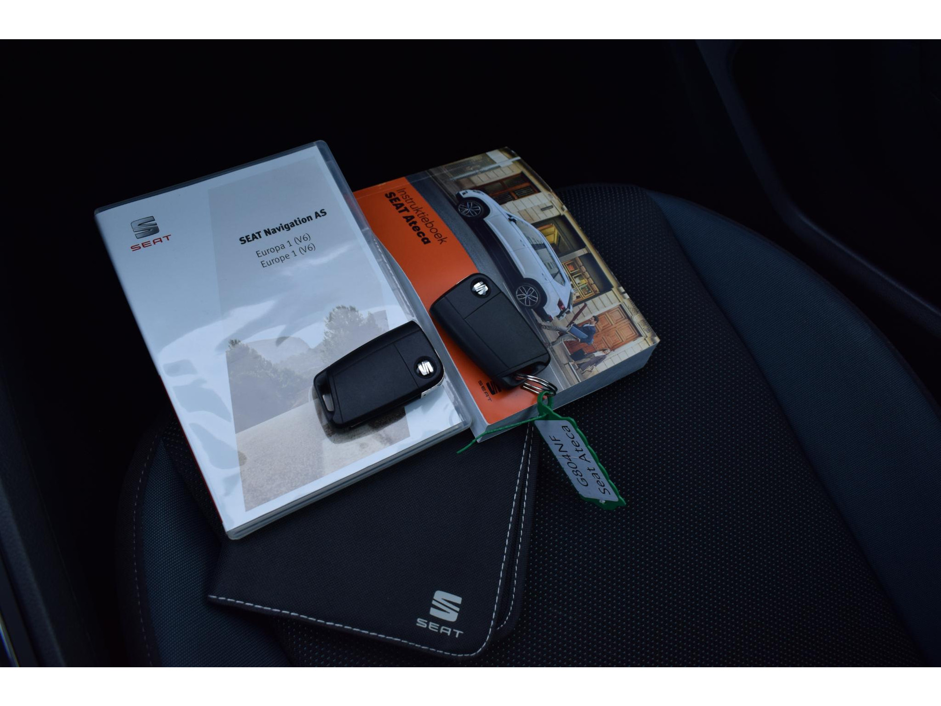 SEAT Ateca 1.0 EcoTSI Style Business Intense | Trekhaak | Apple CarPlay | Camera | Climate