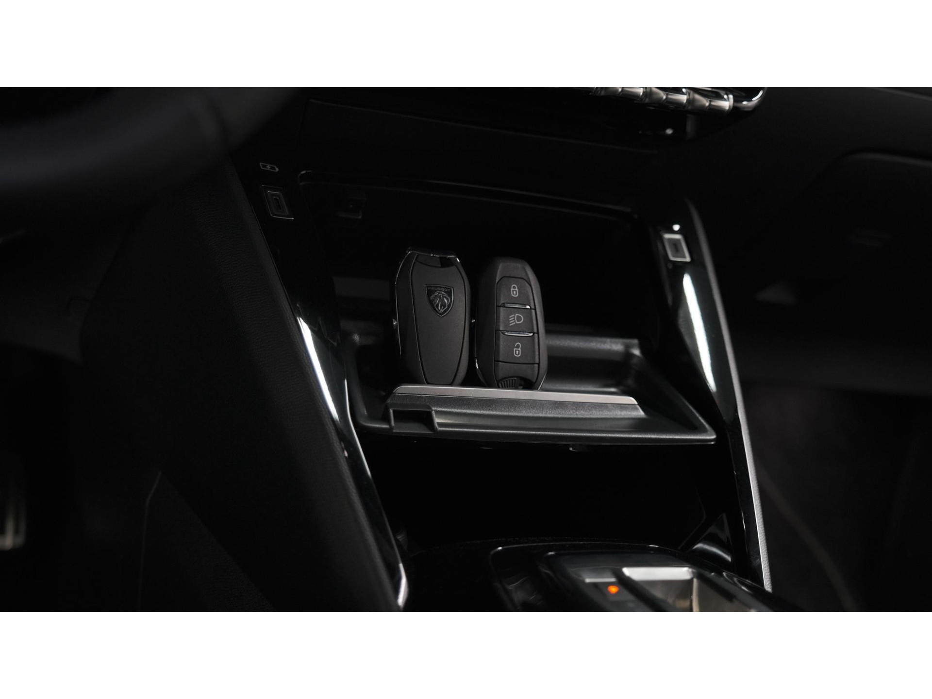 Peugeot 2008 PureTech 130 EAT8 GT | 360 Camera | Adaptieve Cruise Control | Dodehoekdetectie | Apple Carplay