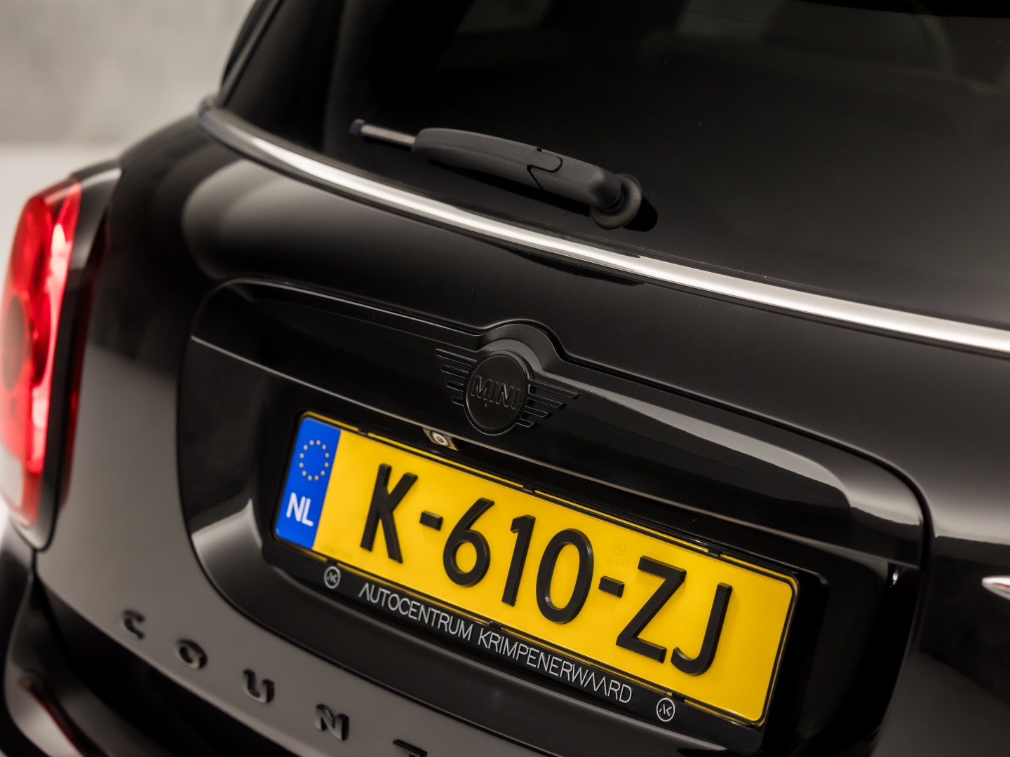 MINI Countryman 2.0 Cooper S John Cooper Works Chili 192Pk Automaat (PANORAMADAK, GROOT NAVI, LEDER, HARMAN/KARDON, CAMERA, STOELVERWARMING, SPORTSTOELEN, GETINT GLAS, NIEUWSTAAT)