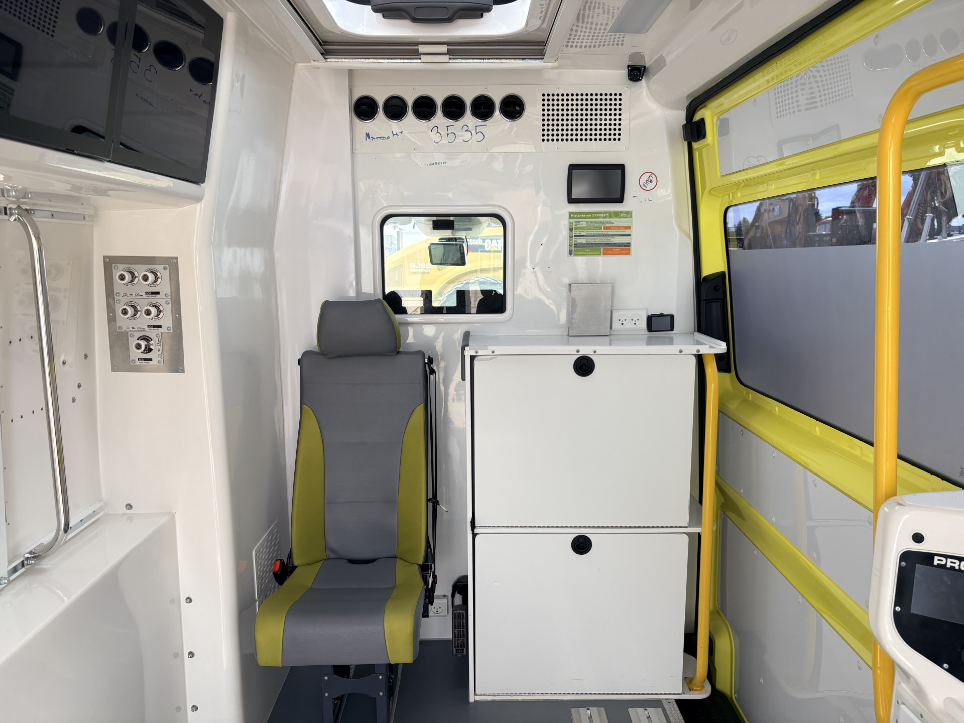 Volkswagen Crafter 2.0 TDI 177PK Ambulance L3H3 Automaat ACC Climate Control Stroompunten Laadruimte Parkeersensoren
