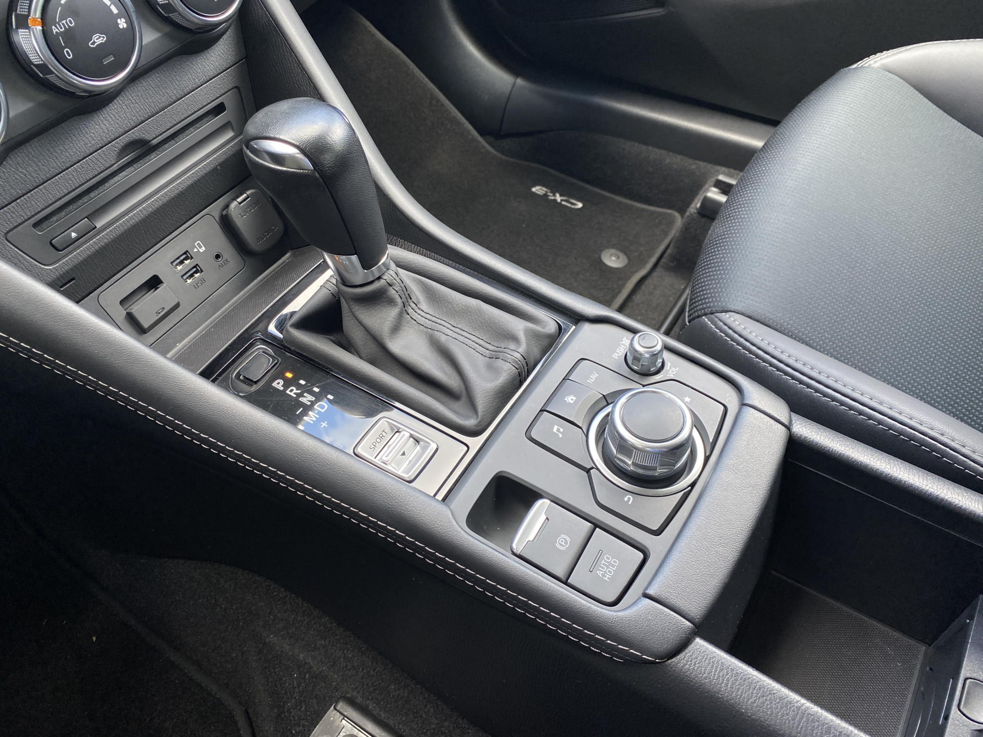 Mazda CX-3 2.0 SkyActiv-G 120 GT-M AUT. | navigatie | trekhaak | leder interieur | head up display | camera | apple carplay