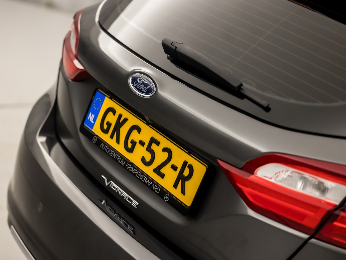 Ford Fiesta 1.0 EcoBoost Vignale (PANORAMADAK, APPLE CARPLAY, CAMERA, LEDER, STOELVERWARMING, SPORTSTOELEN, GETINT GLAS, KEYLESS, NIEUWSTAAT)