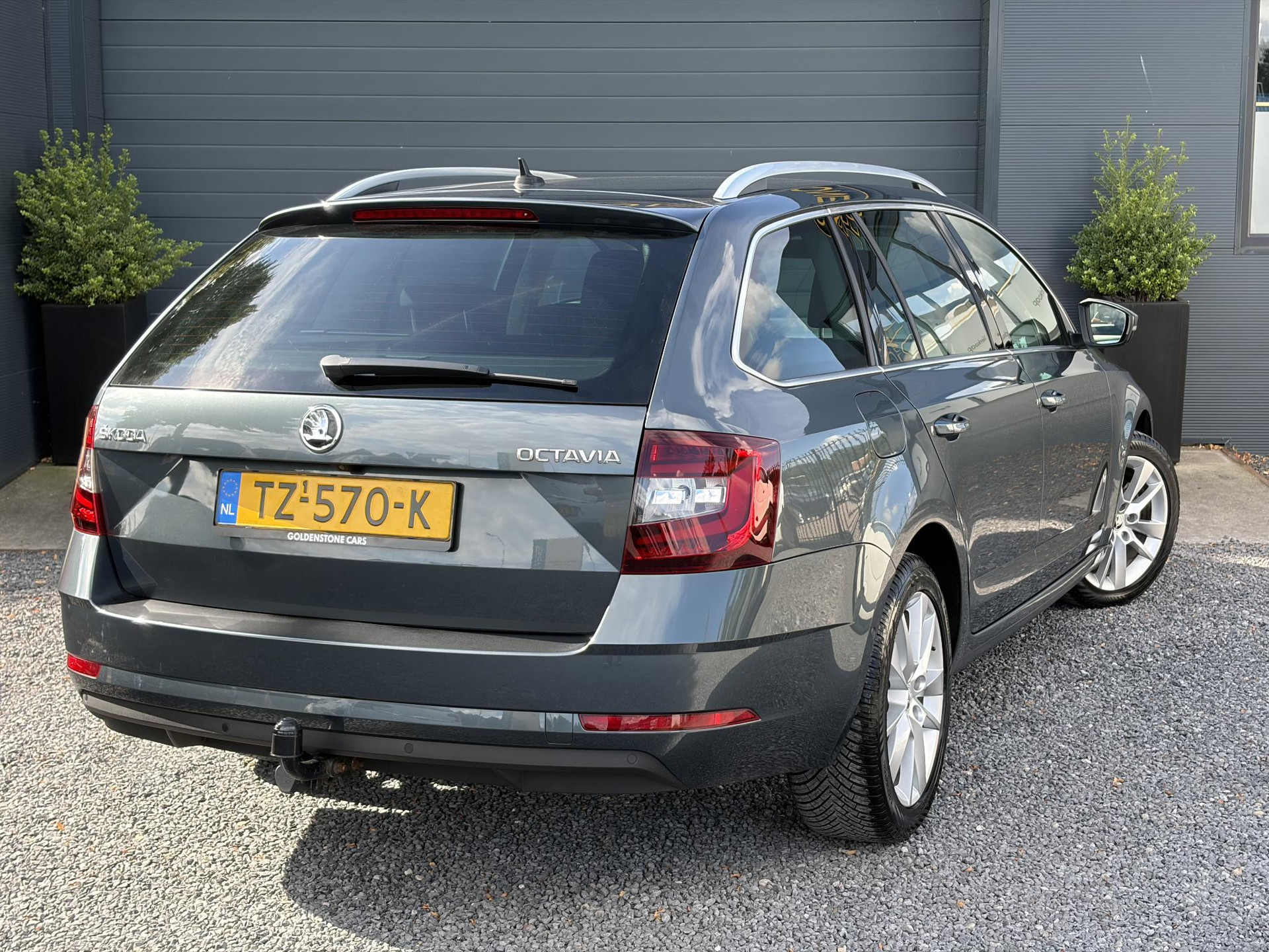 Skoda Octavia Combi 1.5 TSI Greentech Style Business 2e Eigenaar,Draadloze telefoonlader,Carplay,Camera,Navi,Trekhaak,150pk,Pdc V+A,Keyless,Clima,Cruise,Elekt.Stoel,Recent beurt gehad,N.A.P,Apk tot 07-2027