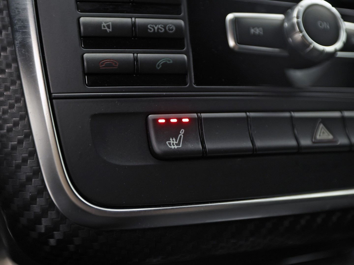 Mercedes-Benz A-Klasse 180 AMG Prestige Sport (NAVIGATIE, SPORTSTOELEN, MEMORY SEAT, STOELVERWARMING, LM VELGEN, GETINT GLAS, NIEUWE APK)