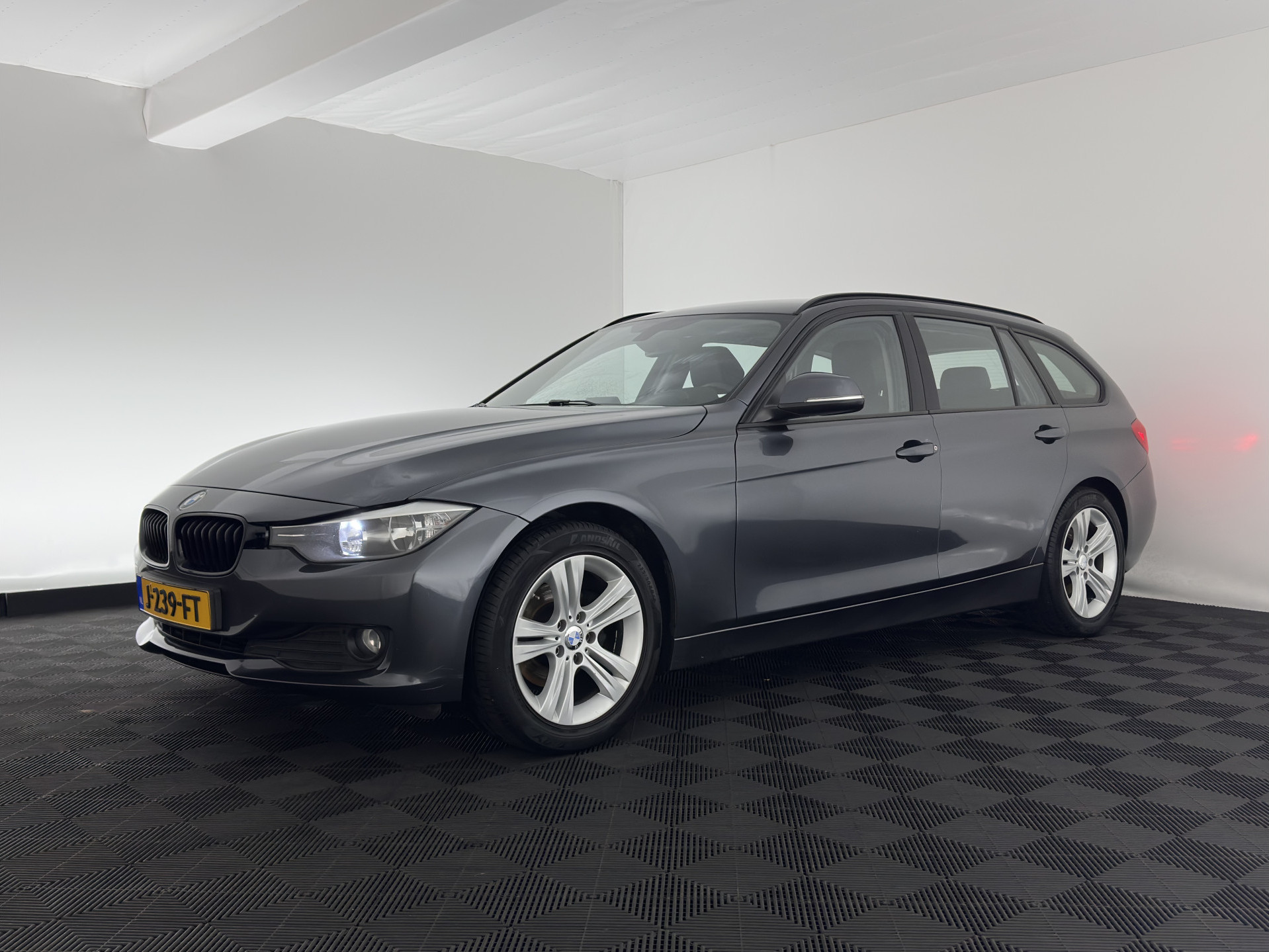BMW 3-serie Touring 316d High Executive *FULL-LEATHER | NAVI-FULLMAP | HEATED-COMFORTSEATS | AIRCO | CRUISE | PDC | 17''ALU*