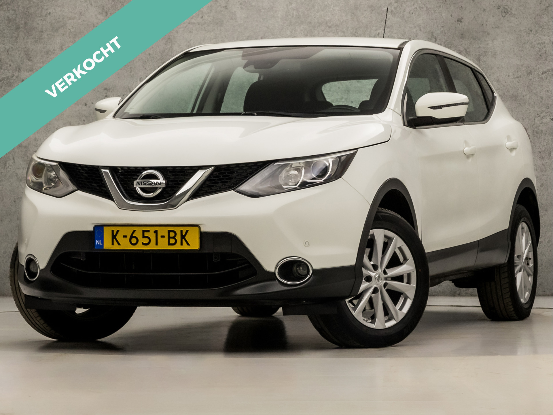 Nissan Qashqai 1.2 Acenta Sport (NAVIGATIE, CLIMATE, STOELVERWARMING, CAMERA, SPORTSTOELEN, PARKEERSENSOREN, CRUISE, NIEUWE APK, NIEUWSTAAT)