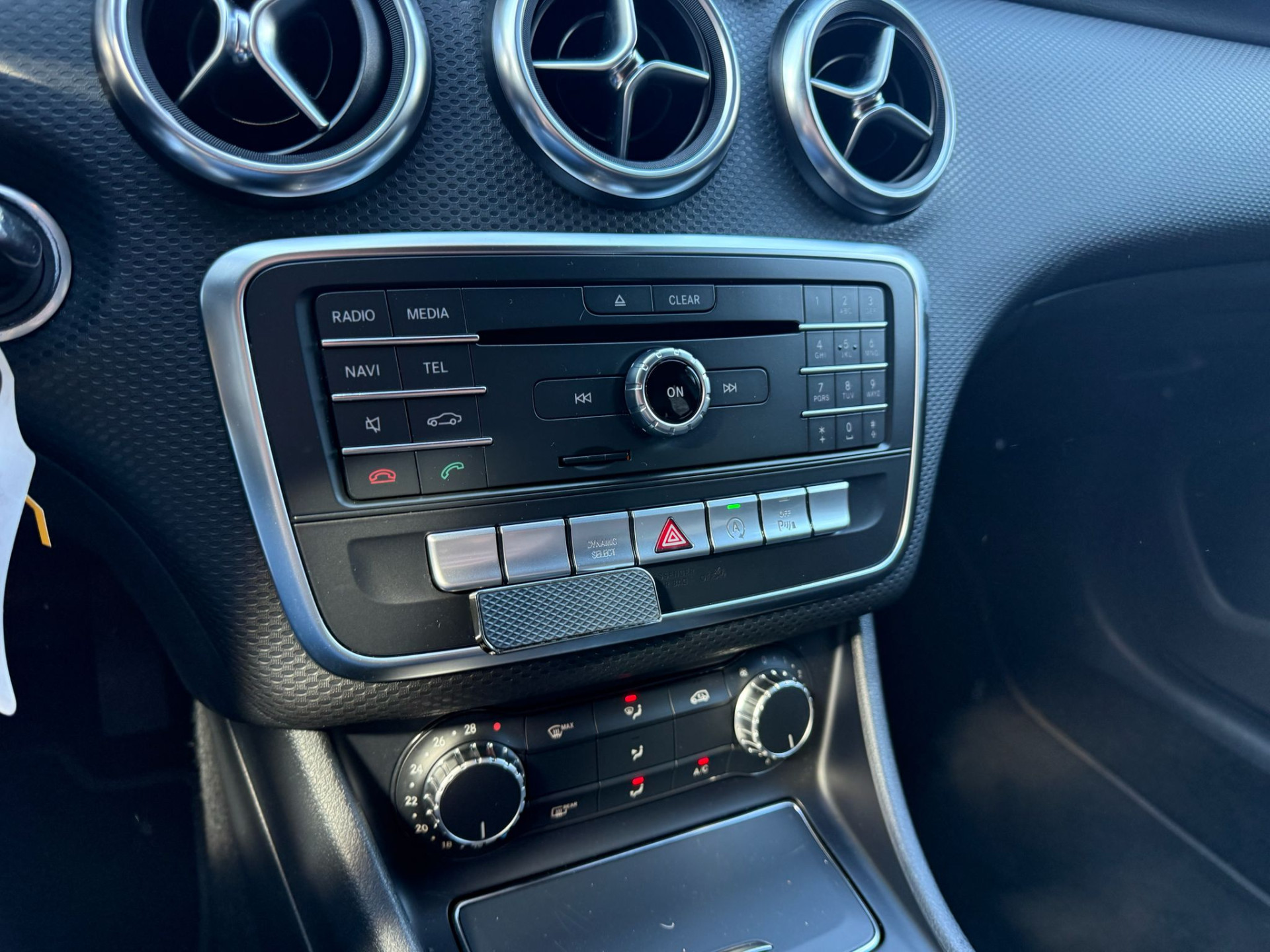 Mercedes-Benz A-klasse 160 Ambition | 2E EIGENAAR | 3/6/12MND GARANTIE | AUTOMAAT | LED | CRUISE | NAVI | AIRCO | BLUETOOTH | TREKHAAK |