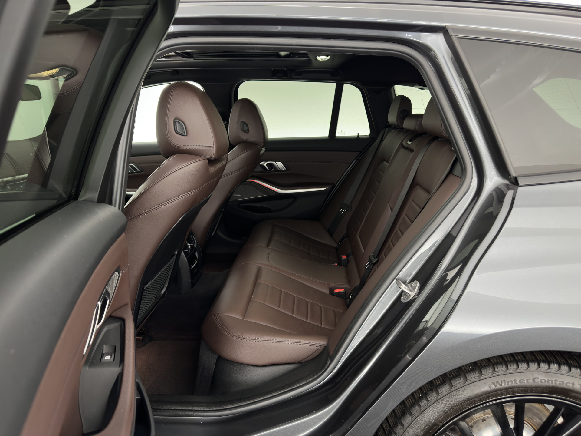 BMW 3-serie Touring 320e M-Sportpack Business Edition Plus (Plug-In) (INCL-BTW) *PANO | LASER-LED | LEATHER | HEATED-SPORTSEATS | HARMAN/KARDON | VIRTUAL-COCKPIT | AMBIENT-LIGHT | NAVI-FULLMAP | DAB+ | 18''ALU*