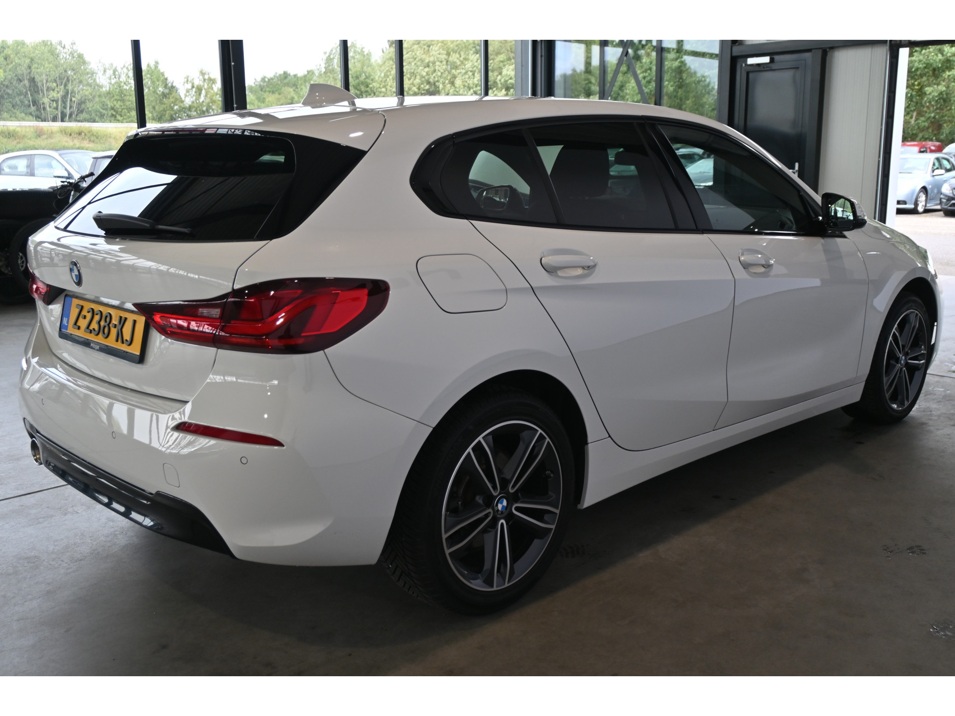 BMW 1-serie 118i High Executive Automaat Clima Virtual Cockpit LED Stoelverwarming CarPlay 100% Onderhouden! Inruil mogelijk!