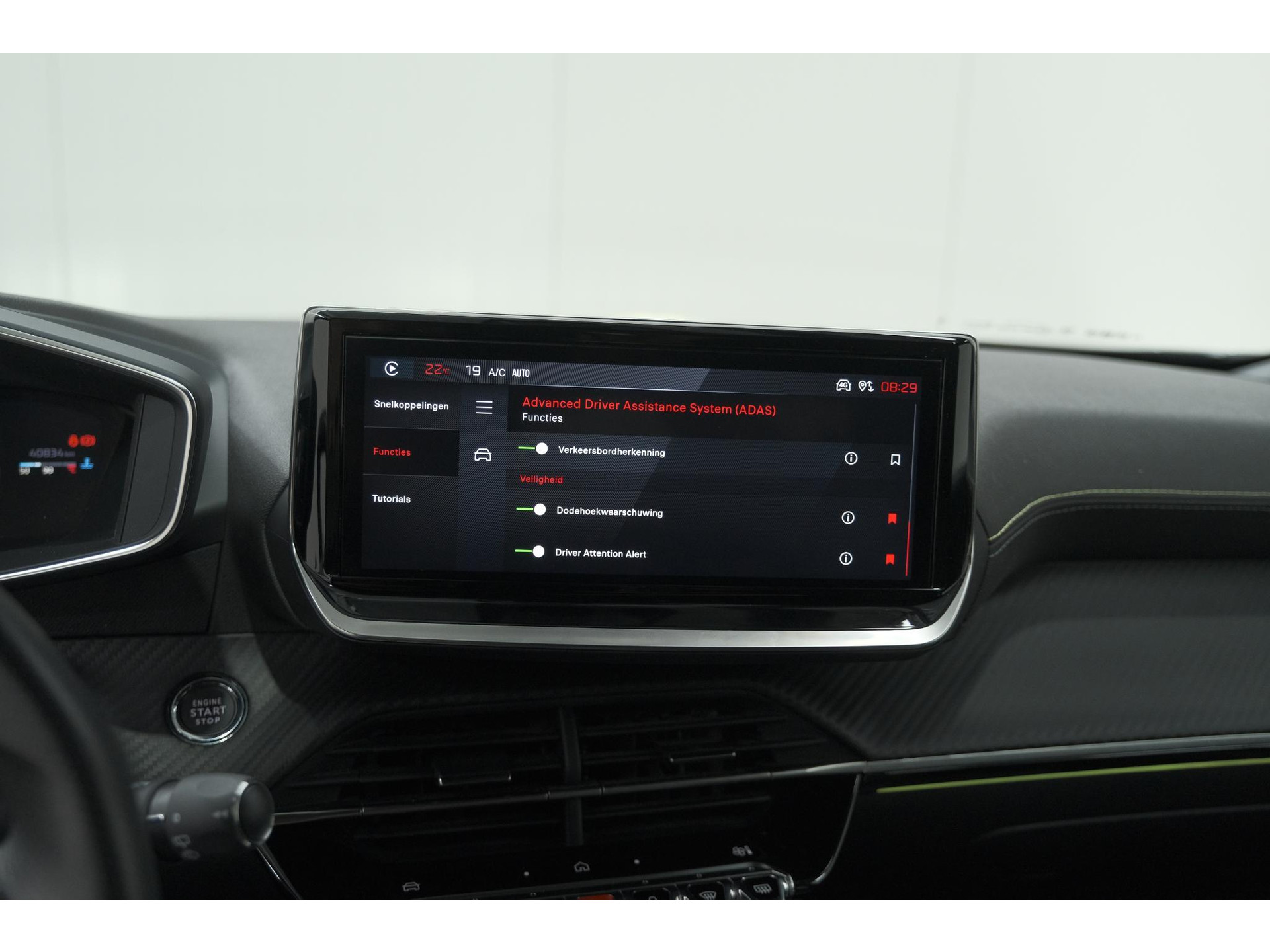 Peugeot 2008 PureTech 130 EAT8 GT | 360 Camera | Adaptieve Cruise Control | Dodehoekdetectie | Navigatie
