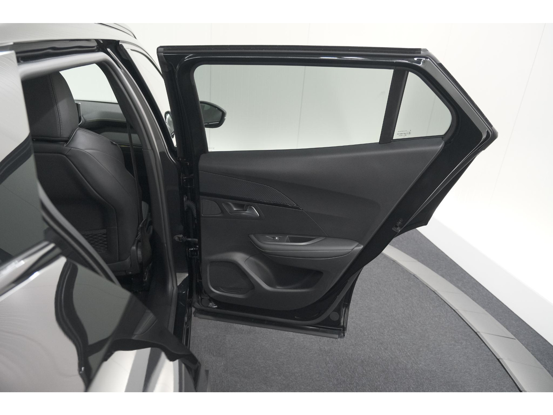Peugeot 2008 PureTech 130 EAT8 GT | Camera | Apple Carplay | Parkeersensoren | 17 Inch Lichtmetalen Velgen