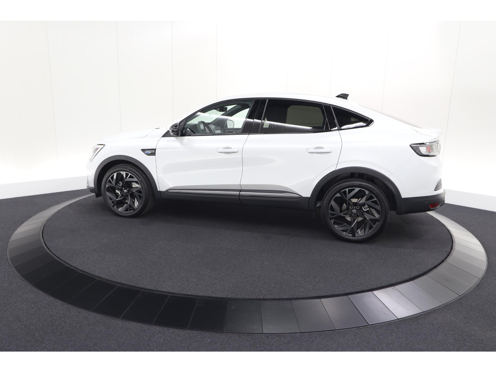Renault Arkana 1.6 E-Tech hybrid 145 Esprit Alpine | 360 Camera | Adaptieve Cruise Control | Pack Winter | Dodehoekdetectie
