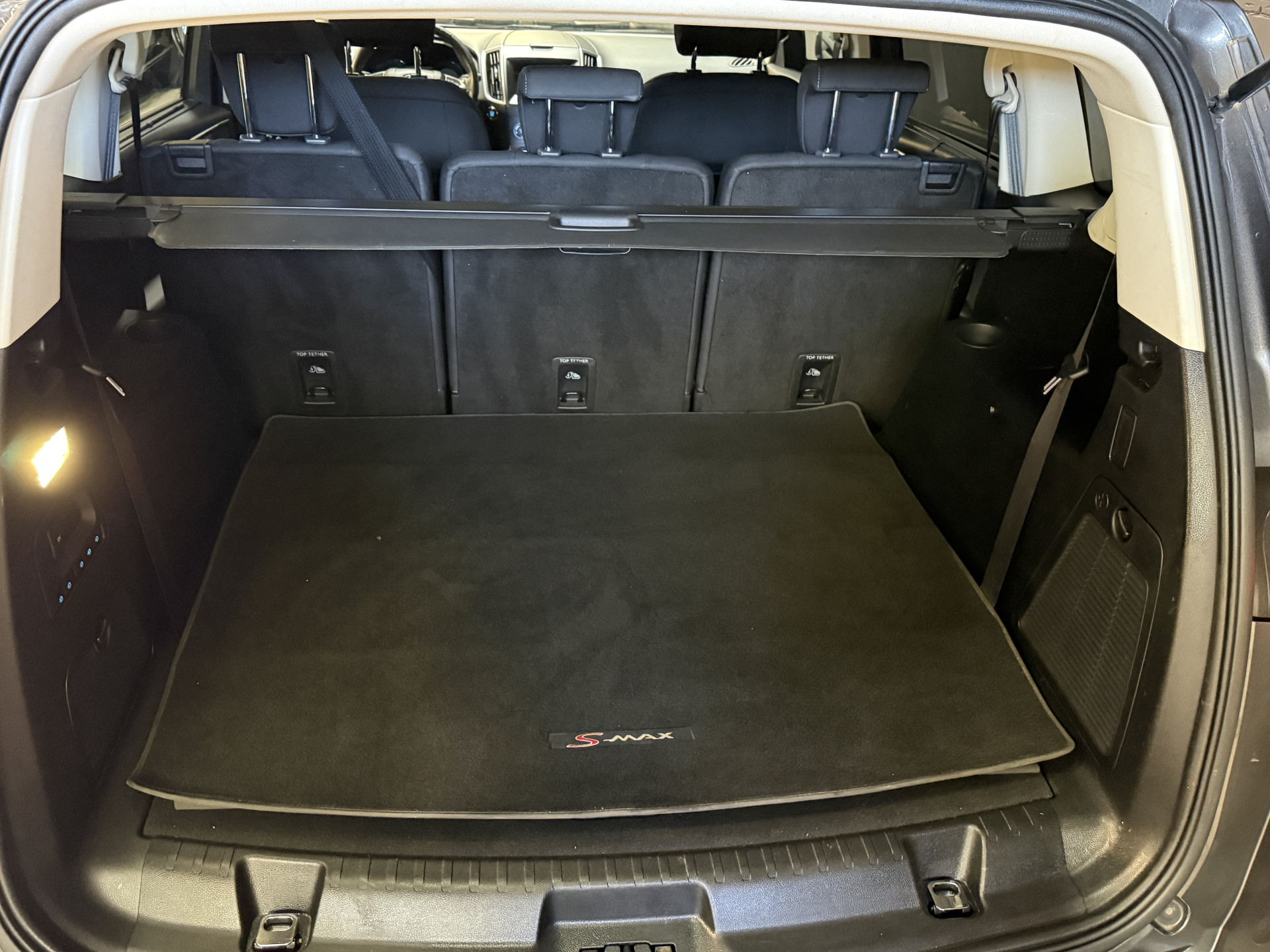 Ford S-Max 1.5 Titanium 7p. | Stoel/stuur verwarming | Trekhaak | Apple Carplay