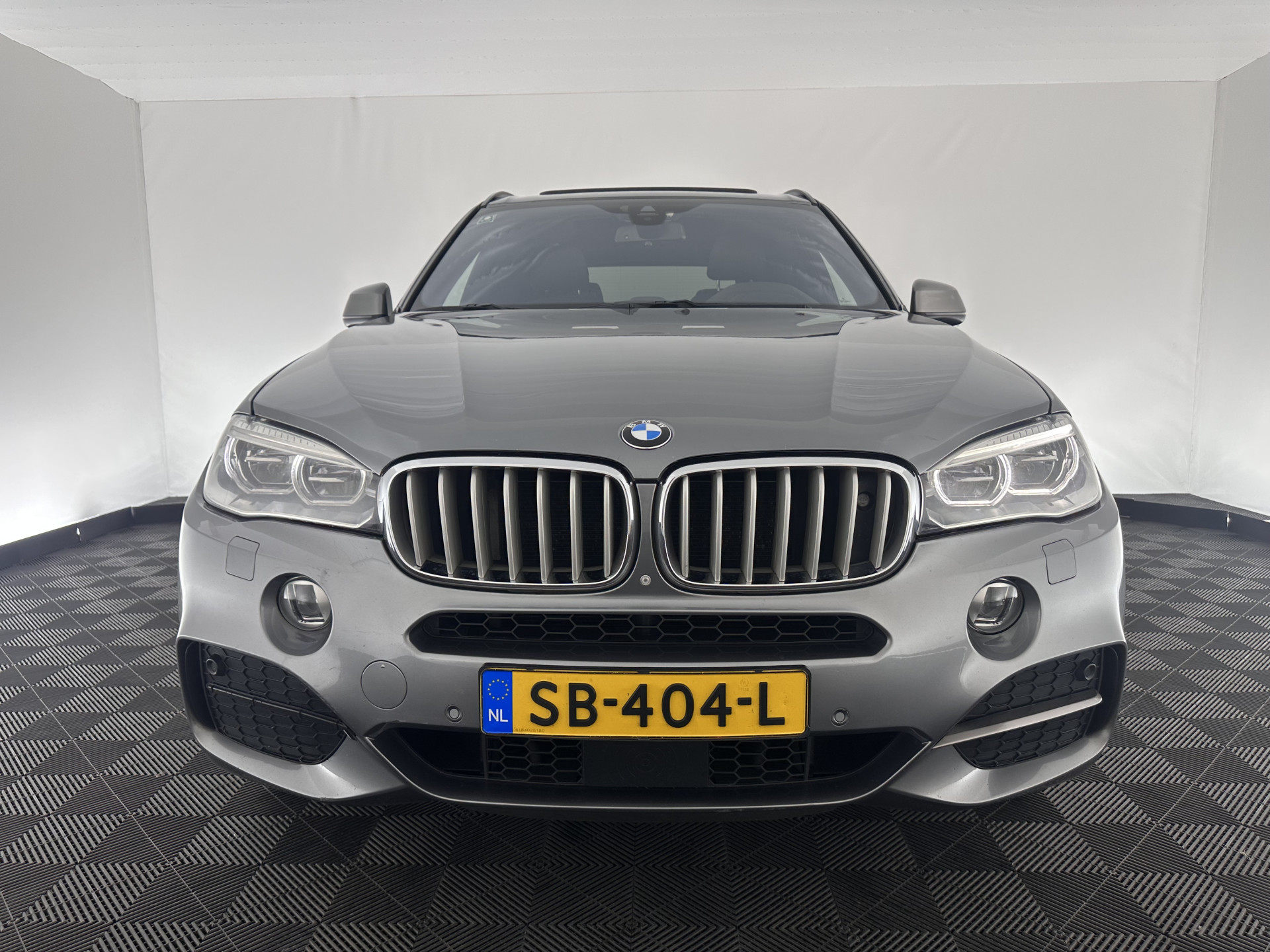 BMW X5 M50d M-Sportpack Aut. *PANO | HEAD-UP | LUXURY-LEATHER | ADAPTIVE-CRUISE | SOFT-CLOSE | BANG&OLUFSEN | TOP-VIEW | BLINDSPOT | NIGHT-VISION | MEMORY-PACK | DIGI-COCKPIT | HEATED-COMFORTSEATS | NAVI-FULLMAP |