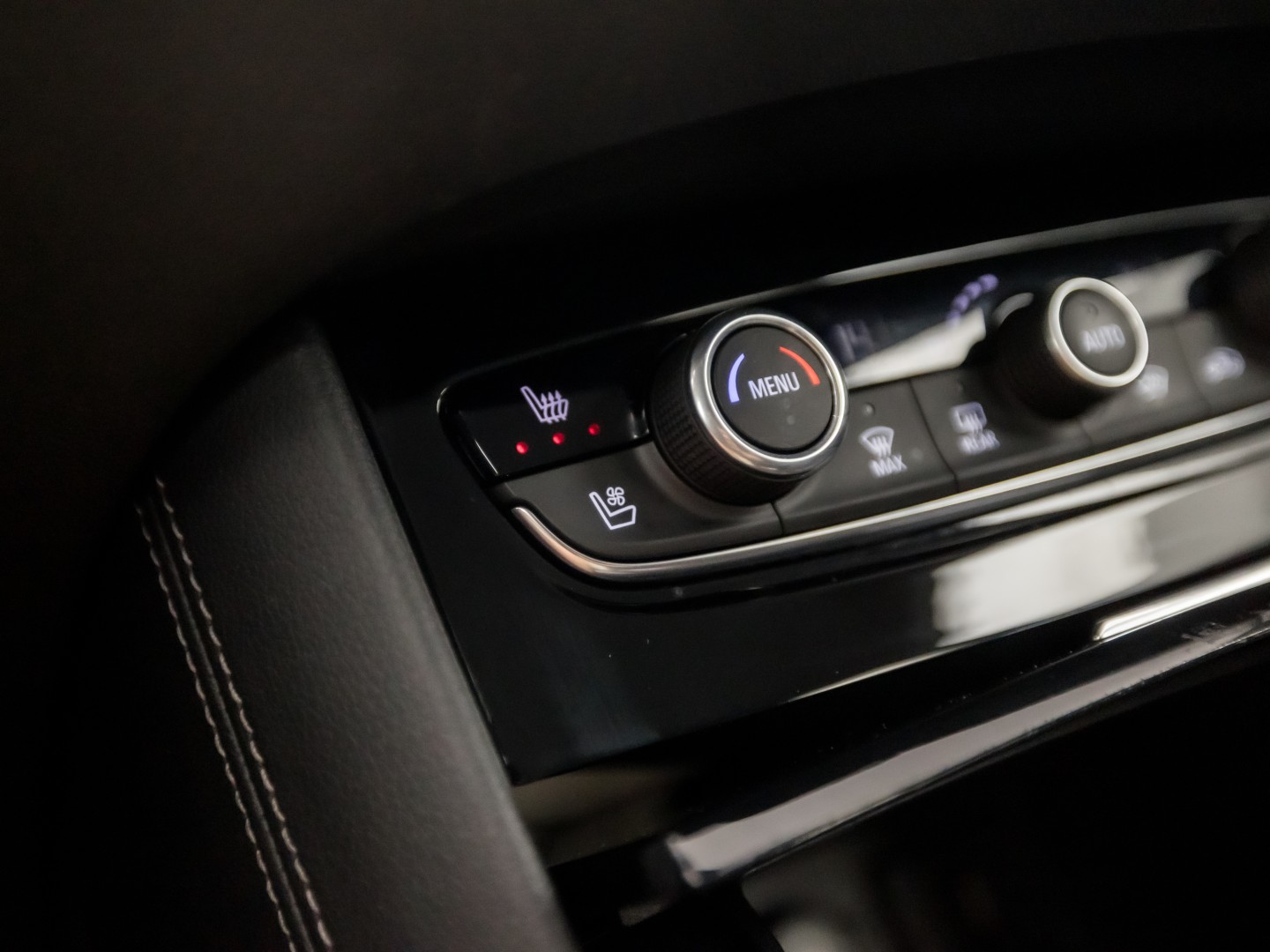 Opel Grandland X 1.2 Turbo Deluxe (MEMORY SEAT, LEDER, STOELKOELING/VERWARMING, APPLE CARPLAY, STOELVERWARMING ACHTER, GETINT GLAS, KEYLESS, TREKHAAK, ELEK ACHTERKLEP, NIEUWSTAAT)