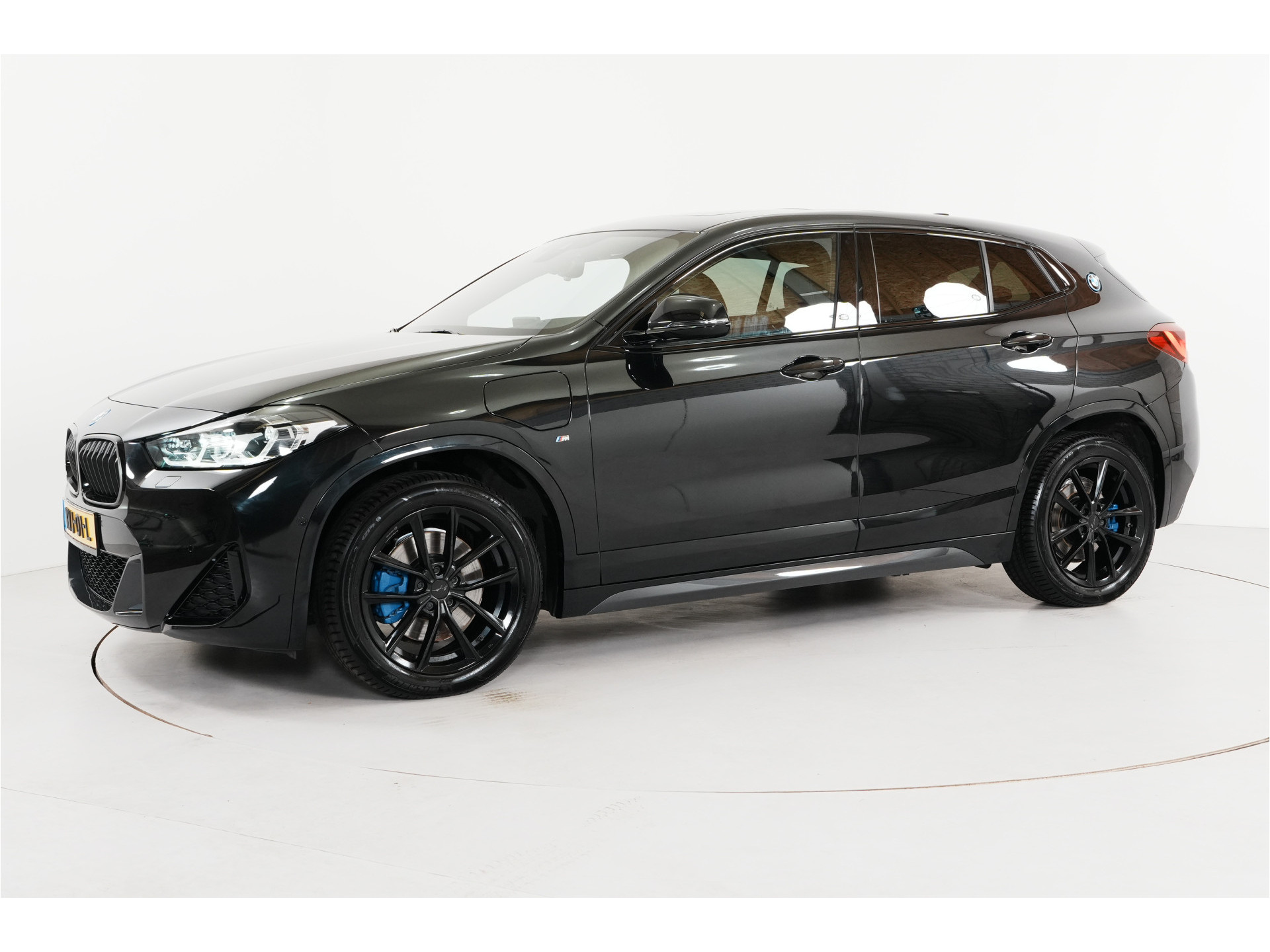 BMW X2 xDrive25e PHEV 220 pk | SOH 93% | M Sport | Pano | Leder | Head-up |