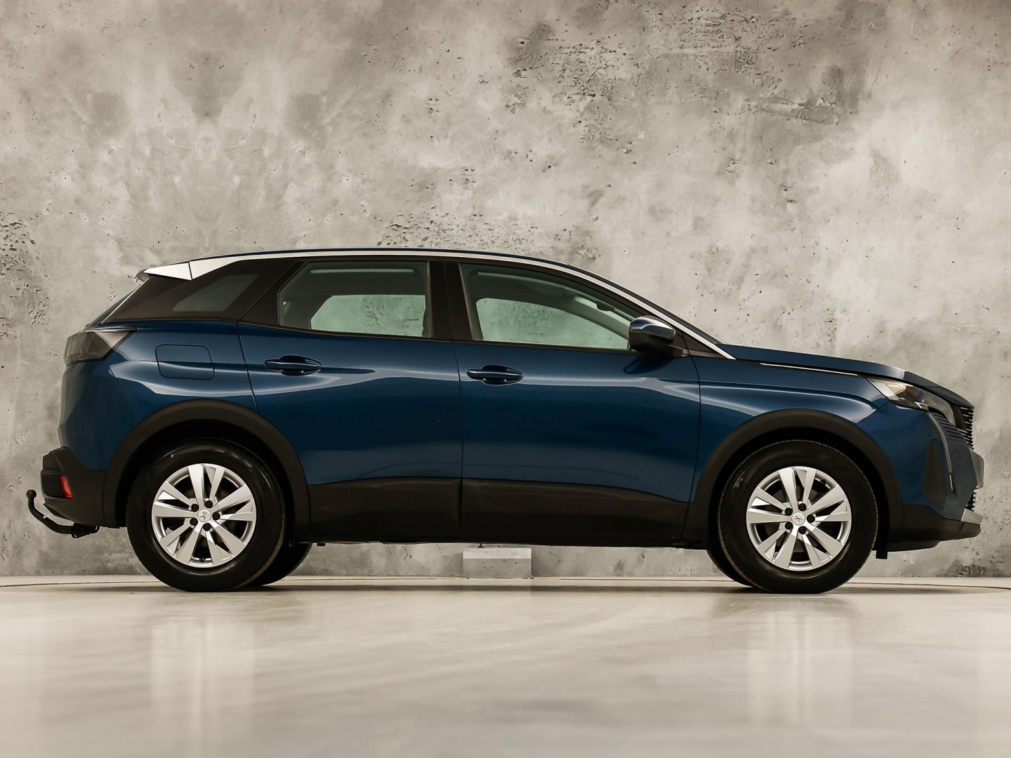 Peugeot 3008 1.2 PureTech Premium Automaat (APPLE CARPLAY, NAP, GROOT NAVI, 360 CAMERA, TREKHAAK, SPORTSTOELEN, LANE ASSIST, CRUISE, NIEUWSTAAT)