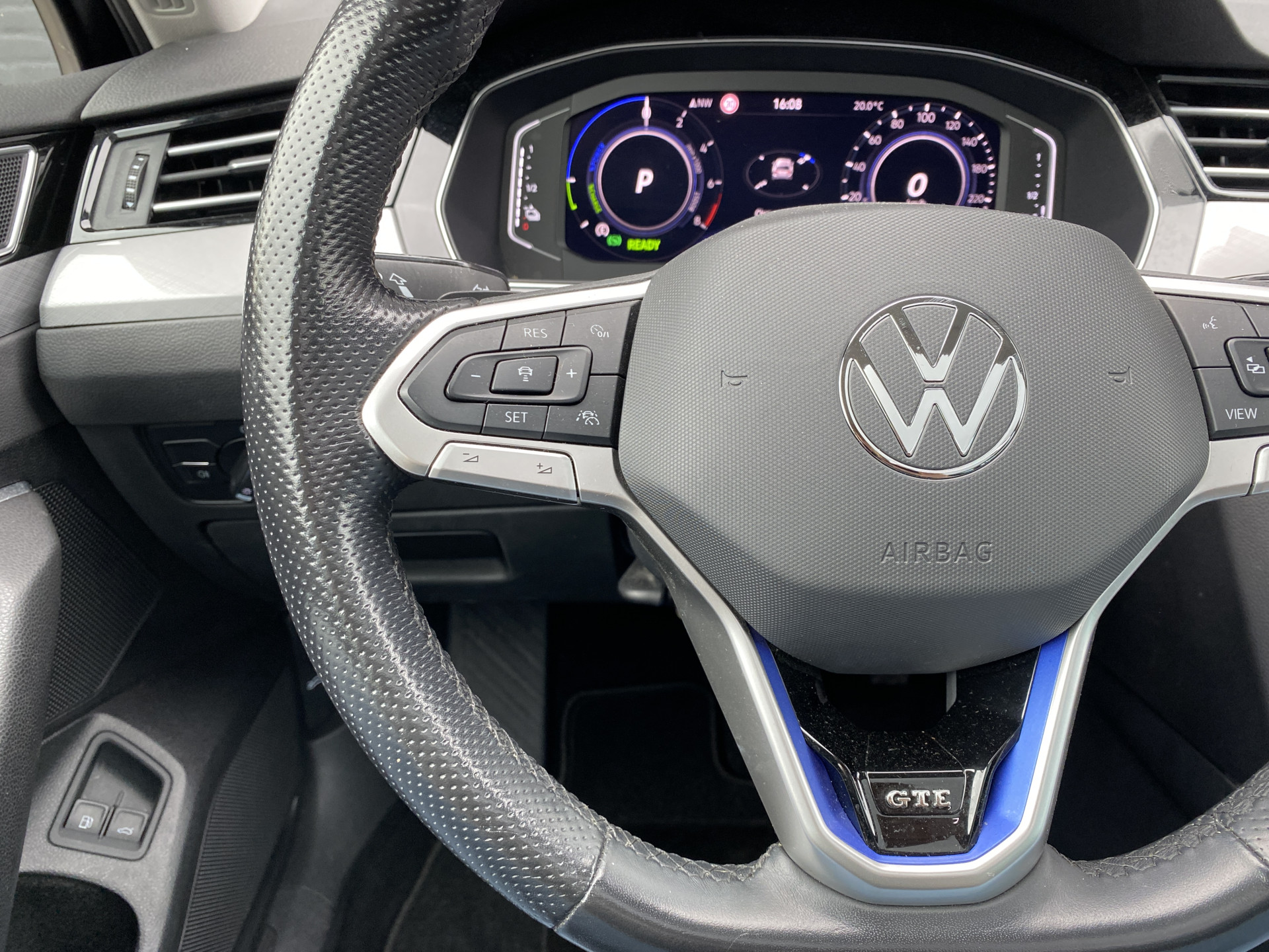 Volkswagen Passat Variant 1.4 TSI PHEV GTE Business | 1e eigenaar | navigatie | trekhaak | panoramadak | virtual cockpit | camera | BTW