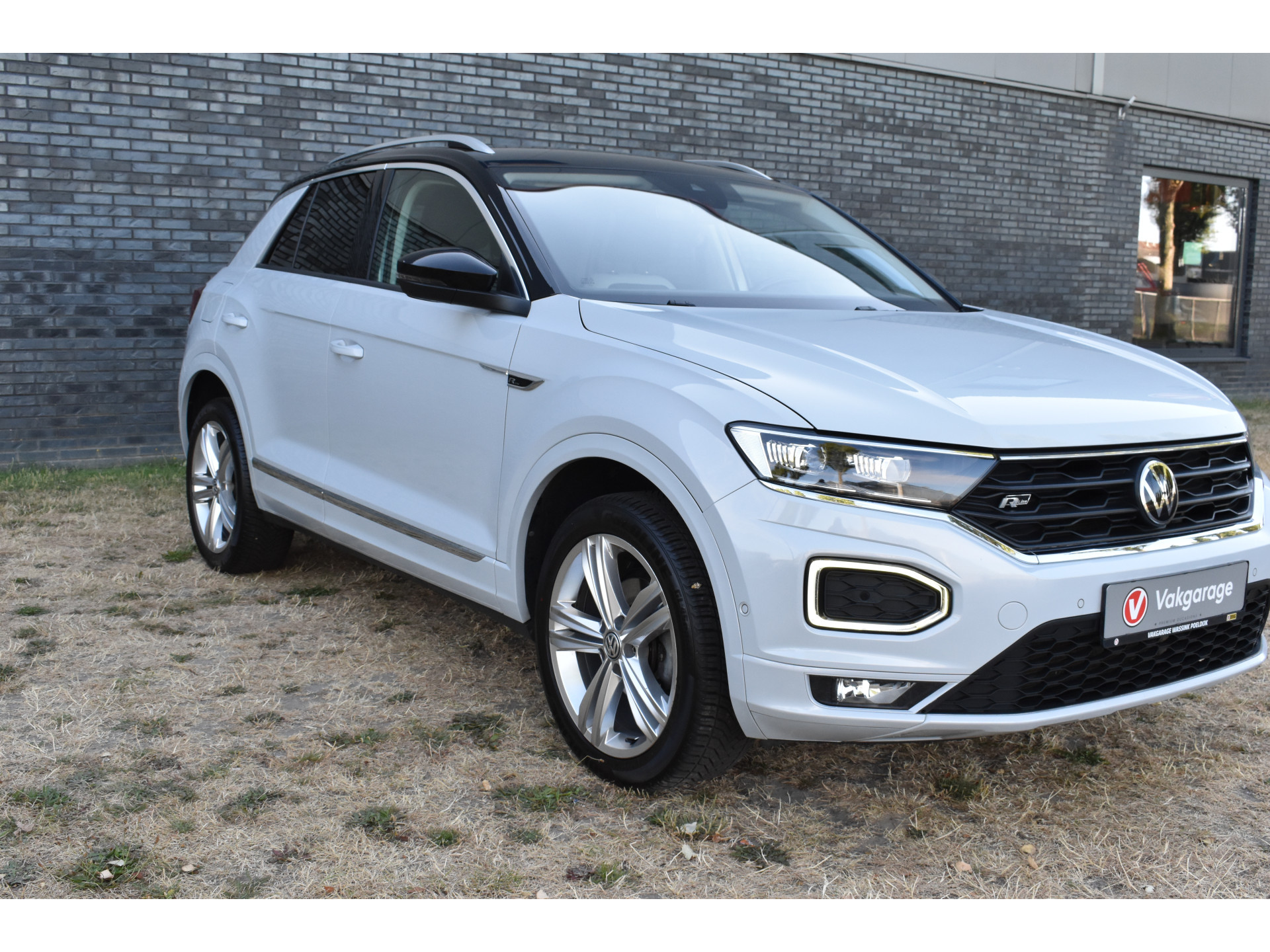Volkswagen T-Roc 1.5 TSI Sport Business R Carplay Automaat R-line Zwart dak