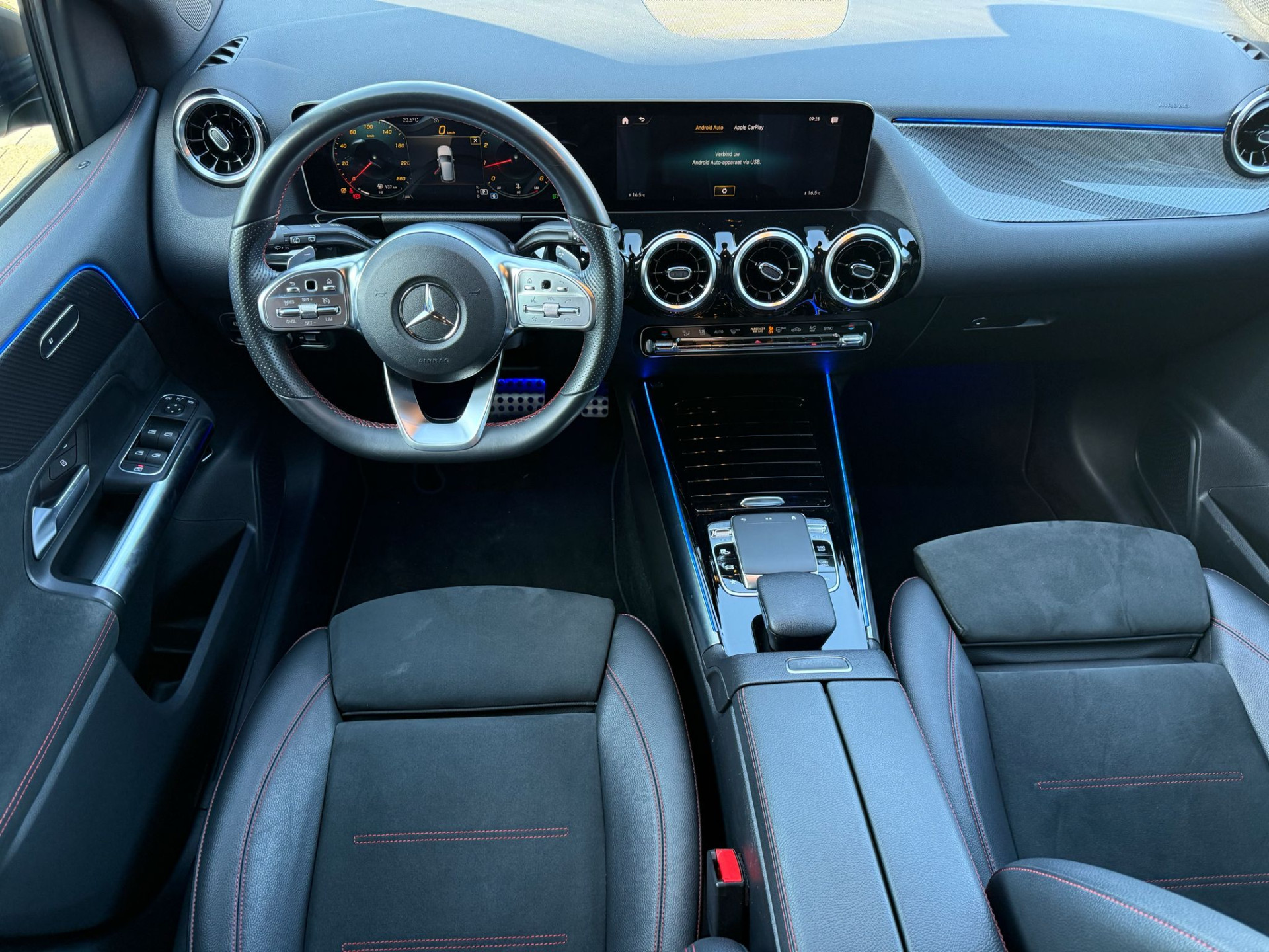 Mercedes-Benz B-klasse 180 Business Solution AMG | 3/6/12MND GARANTIE | AUTOMAAT | LED | CRUISE | CARPLAY | DAB | AIRCO | STOELVERWM. |