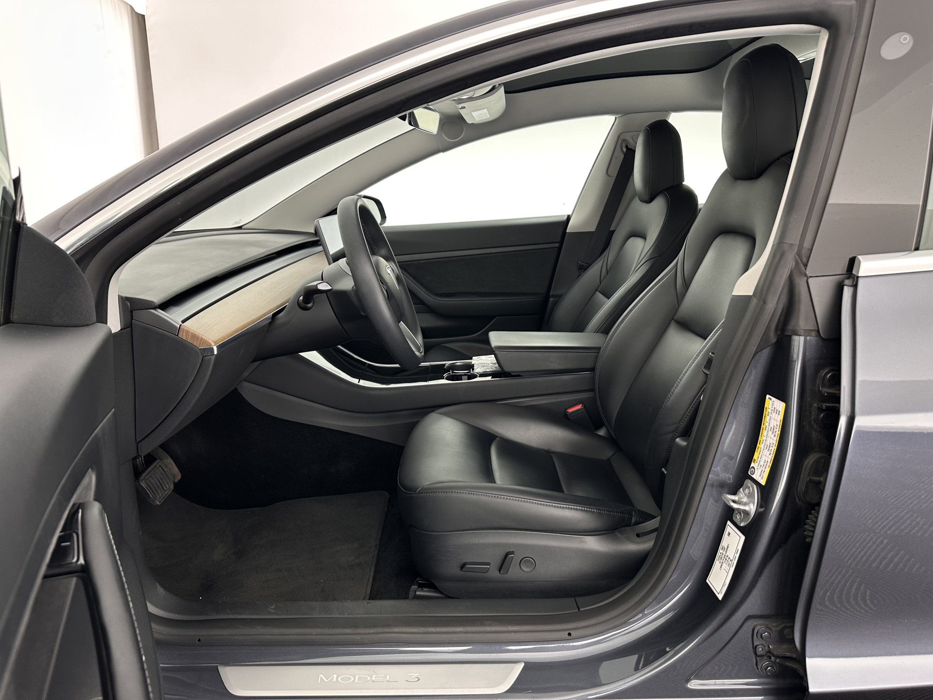 Tesla Model 3 Standard RWD Plus 60 kWh [ 3-Fase ] (INCL-BTW) Aut. *PANO | AUTO-PILOT | LEATHER | KEYLESS | FULL-LED | MEMORY-PACK | TOP-VIEW | DAB | CARPLAY | DIGI-COCKPIT | LANE-ASSIST | COMFORT-SEATS | 19"ALU*