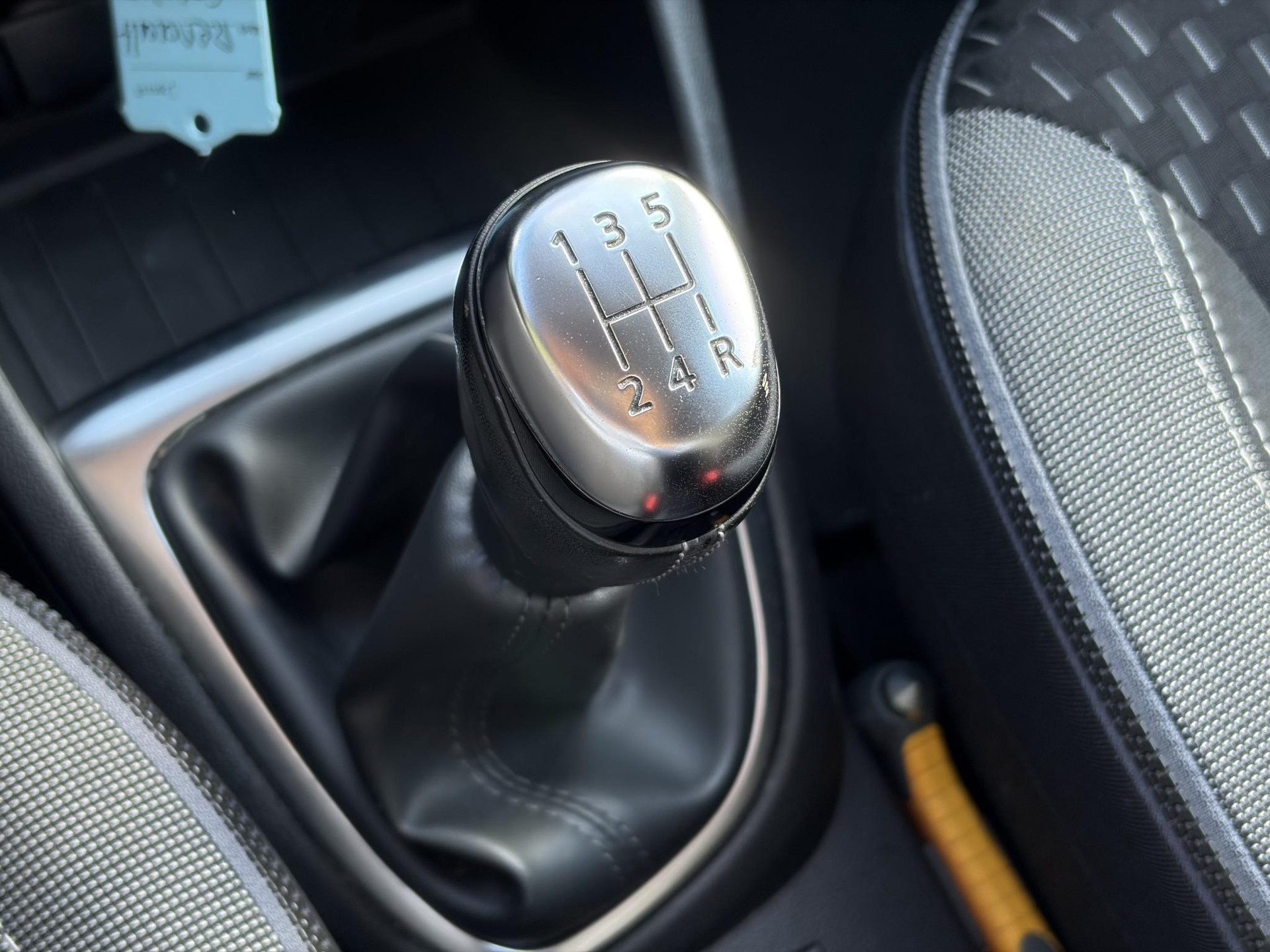 Renault Captur 0.9 TCe Intens ✓1e Eigenaar✓Camera ✓Keyless✓Airco✓Cruise✓Dealer Onderhouden✓LED koplampen✓Dodehoeksensor✓17'' Lm velgen✓Pdc V+A✓N.A.P✓Bj 12-2017✓Apk tot 01-2027