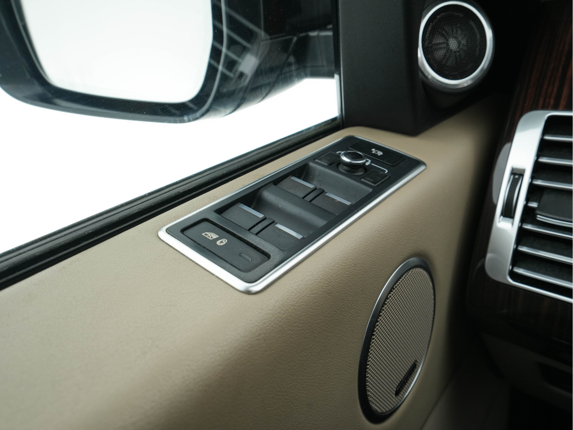 Land Rover Range Rover 4.4 SDV8 Vogue AWD Aut. *PANO | DIGI-COCKPIT | MERIDIAN-AUDIO | SURROUND-VIEW | MEMORY-PACK |  KEYLESS | OXFORD-FULL-LEATHER | BI-XENON | NAVI-FULLMAP | ECC | PDC | CRUISE | COMFORT-SEATS | 21"ALU*