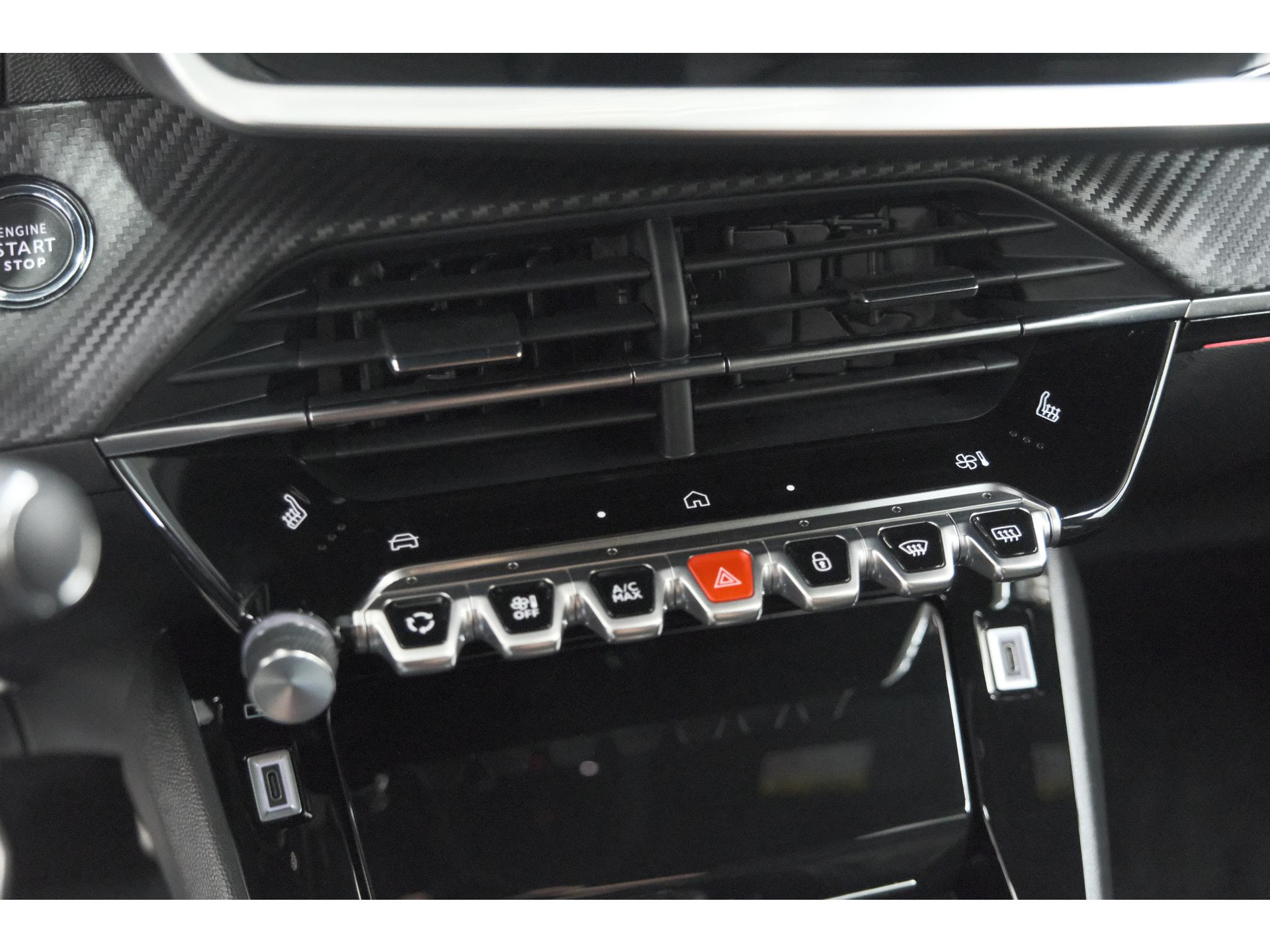 Peugeot 2008 PureTech 130 EAT8 GT | 360 Camera | Adaptieve Cruise Control | Stoelmaasage | Apple Carplay