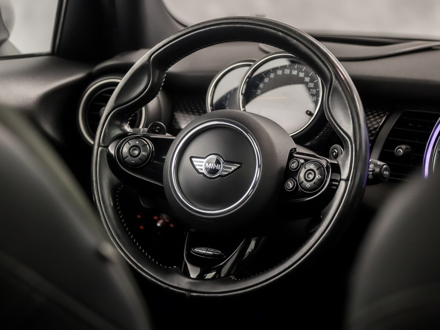 MINI 5-deurs 2.0 Cooper S Chili Edition 192Pk Automaat (PANORAMADAK, GROOT NAVI, HEAD-UP DISPLAY, LEDER, STOELVERWARMING, SPORTSTOELEN, GETINT GLAS, PARKEERSENSOREN, NIEUWSTAAT)