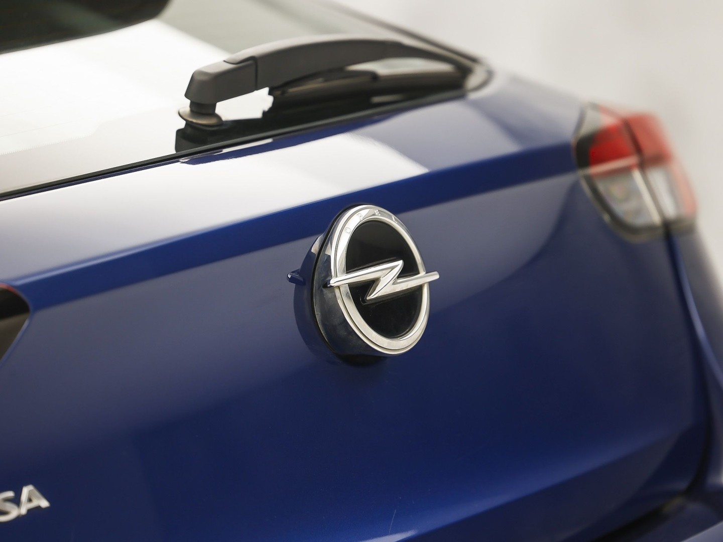 Opel Corsa 1.2 Sport (APPLE CARPLAY, GROOT NAVI, CRUISE, LM VELGEN, SPORTSTOELEN, LANE ASSIST, NIEUWSTAAT)