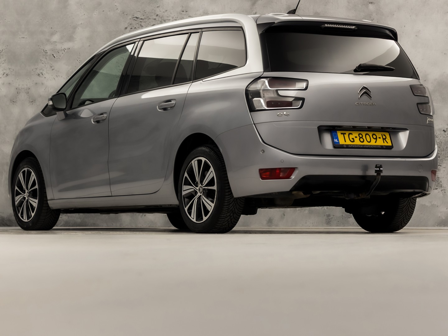 Citroën Grand C4 Picasso 1.2 PureTech Sport 7 Persoons Automaat (APPLE CARPLAY, GROOT NAVI, GETINT GLAS, TREKHAAK, SPORTSTOELEN, CAMERA, CRUISE, NIEUWE APK, NIEUWSTAAT)