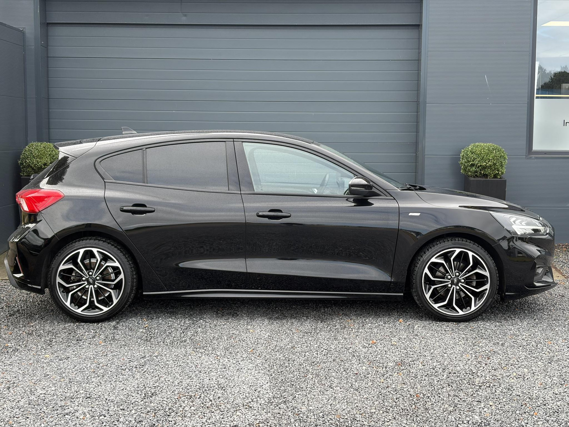 Ford Focus 1.0 EcoBoost ST Line Business 2e Eigenaar l Navi l Clima l Cruise l 125pk l Keyless l Pdc V+A l 18 '' Lmv  l N.A.P l Apk tot 02-2028