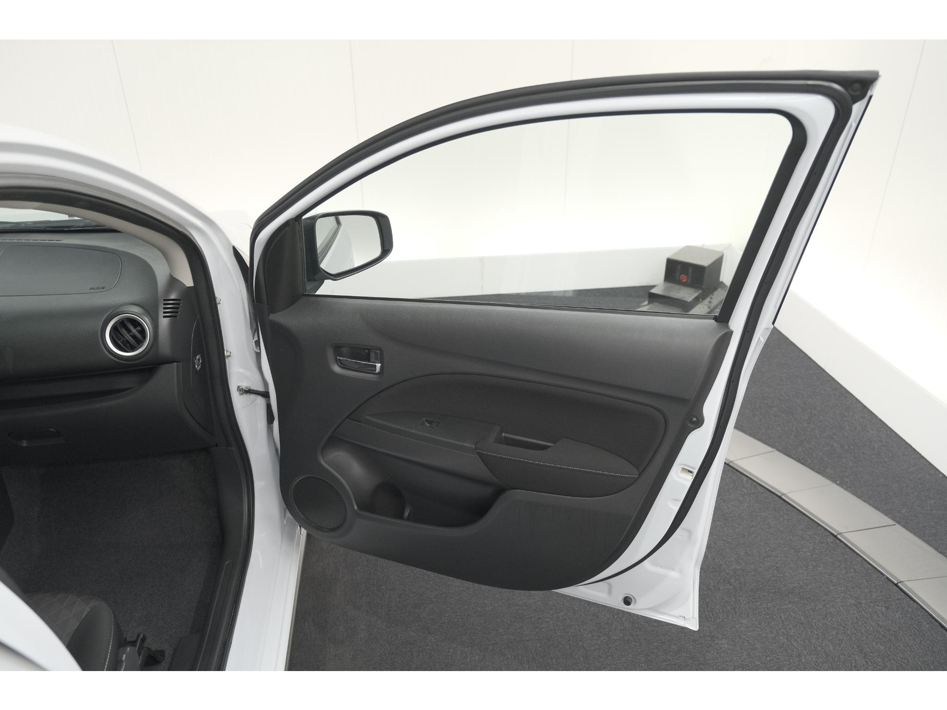 Mitsubishi Space Star 1.2 Intense | AUTOMAAT! | Apple Carplay | Allseason Banden | Climate Control