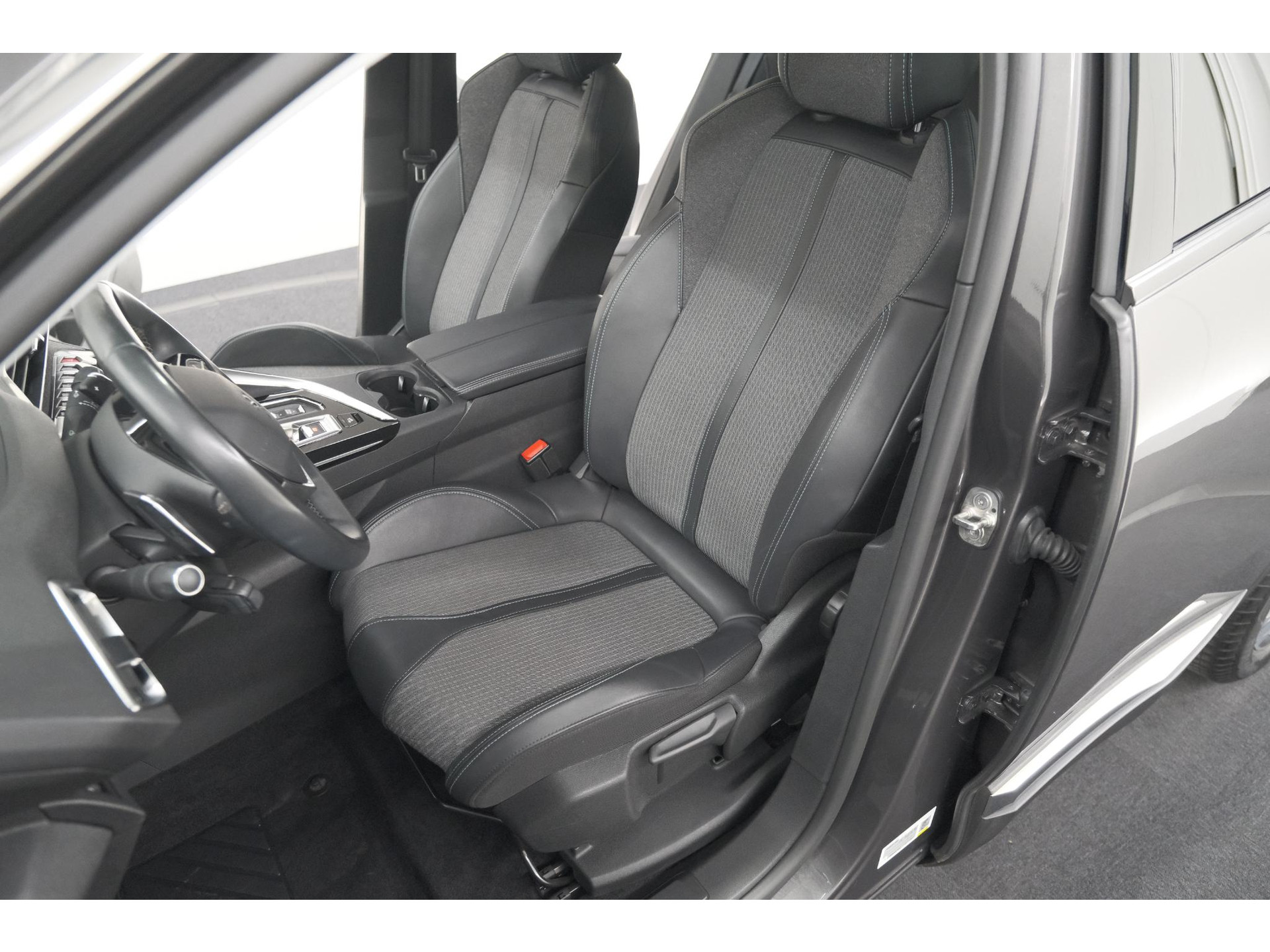 Peugeot 3008 PureTech 130 EAT8 Allure | Camera | Adaptieve Cruise Control | Elektrische Kofferklep