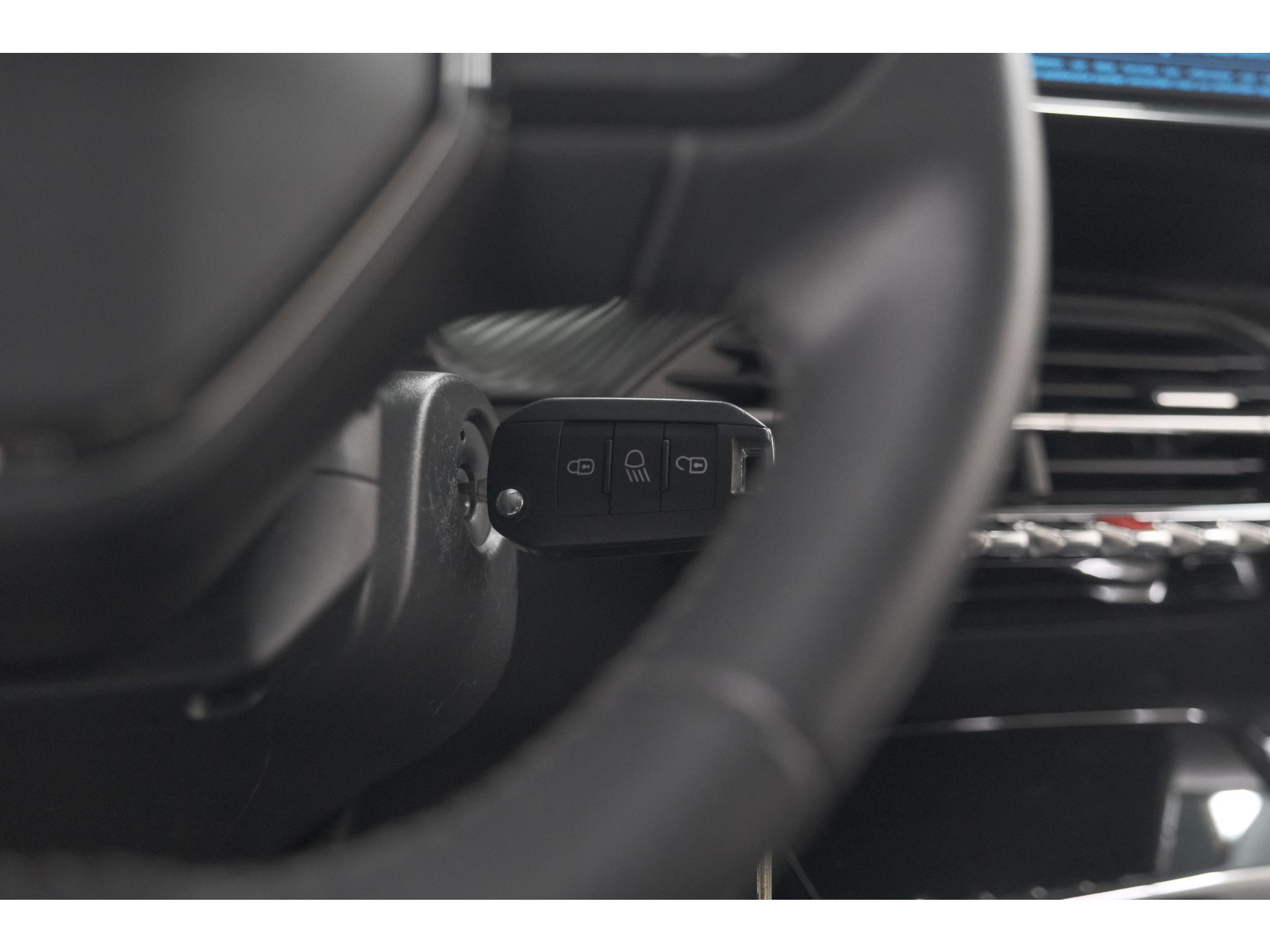 Peugeot 2008 PureTech 102 Allure Pack | Allseason Banden | Parkeersensoren | Apple Carplay