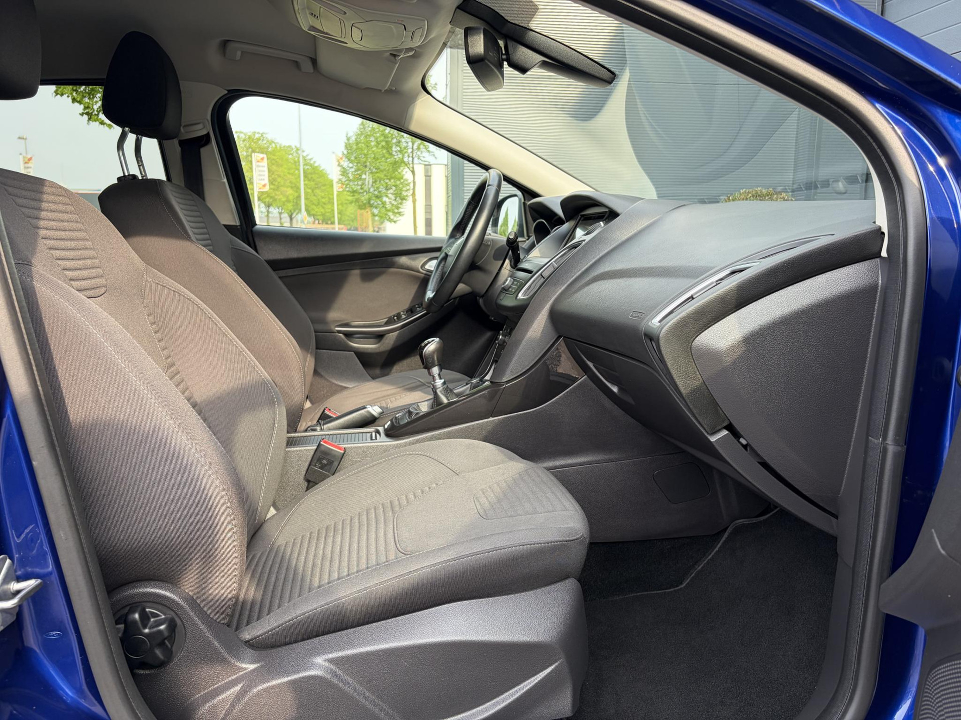 Ford Focus 1.0 Titanium 2e Eigenaar,Dealer Onderhouden,Navi,Pdc V+A,125pk,Clima,Cruise,6 Bak,Lm velgen,Net beurt gehad,Apk tot 04-2027