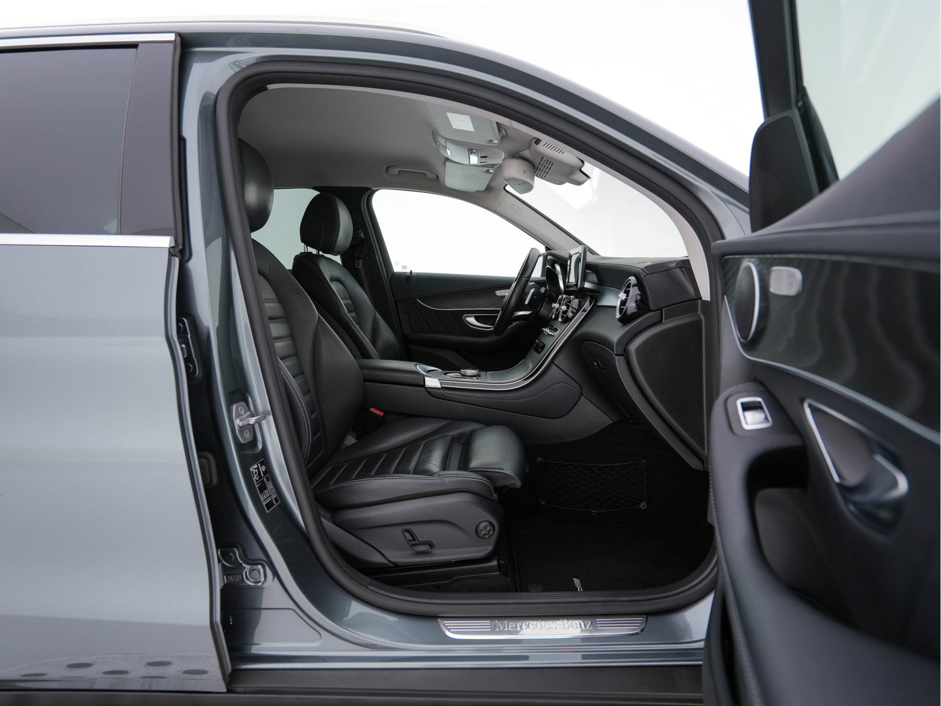 Mercedes-Benz GLC-klasse 350e 4MATIC Premium Plus Plug-in Aut. *LEATHER | FULL-LED | BLIND-SPOT | HEATED-SPORTSEATS | CAMERA | KEYLESS | AIR-SUSPENSION | ADAPTIVE-CRUISE | PRIVACY-GLASS | NAVI-FULLMAP | 20''ALU*