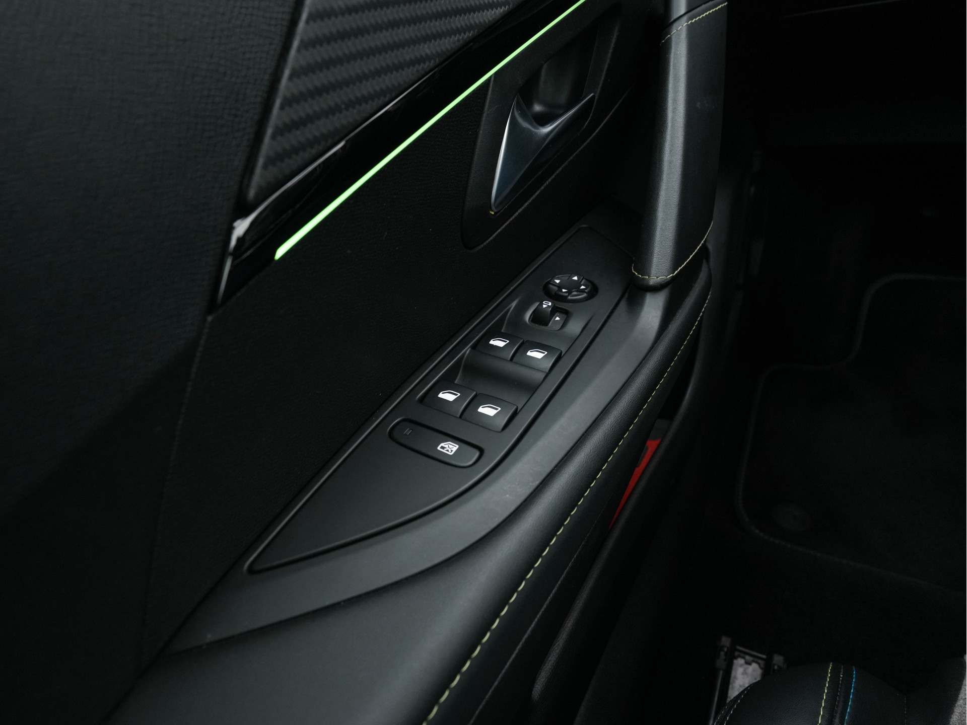 Peugeot e-208 EV GT-Line 350 50 kWh (INCL-BTW) *PANO | FULL-LED | DIGI-COCKPIT | BLINDSPOT | CAMERA | LEATHER-ALCANTARA | AMBIENT-LIGHT | NAVI-FULLMAP | LANE-ASSIST | KEYLESS | DAB | CCS-FASTLOADER | HEATED-SPORTSEATS | 17"ALU