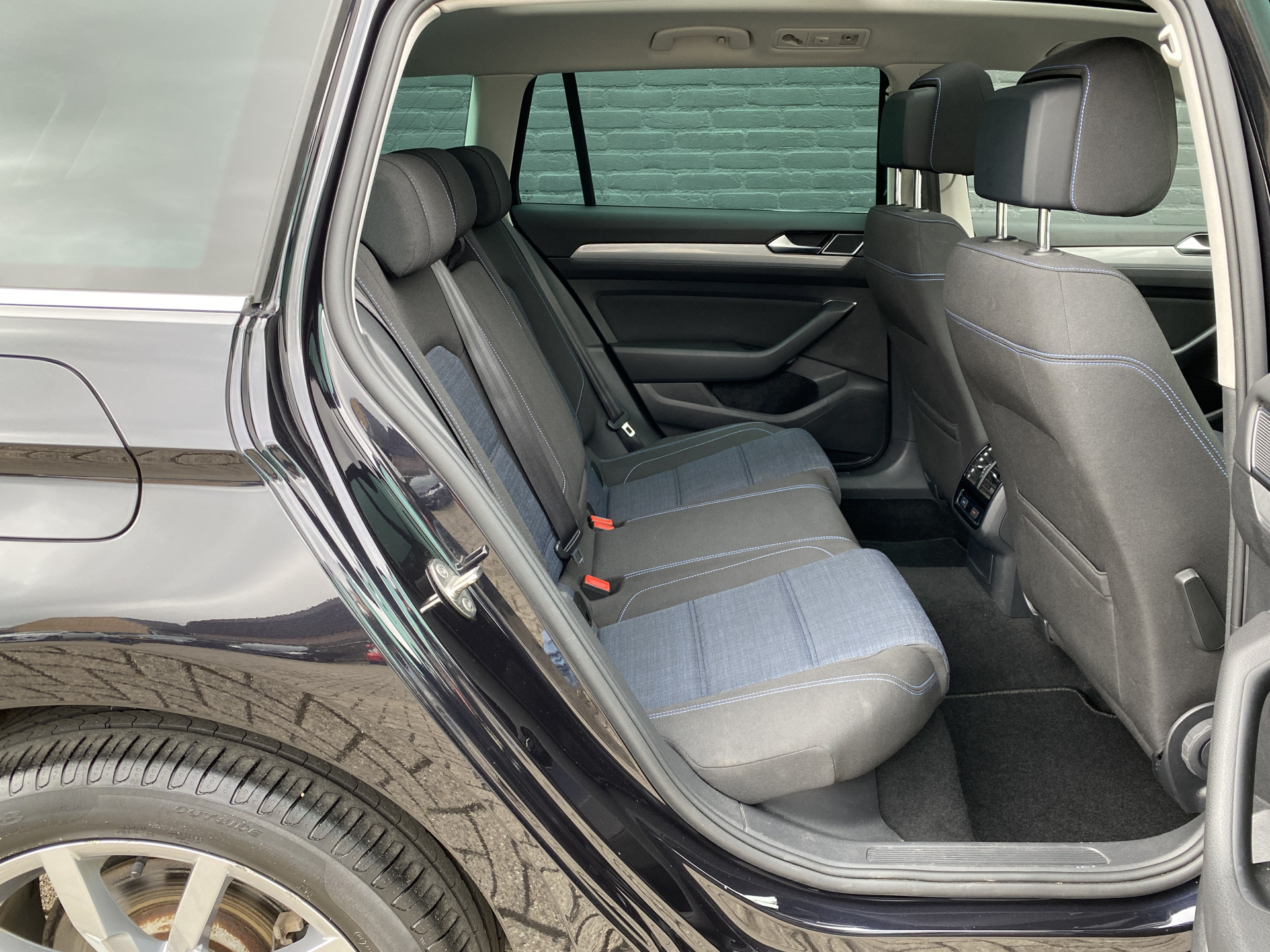 Volkswagen Passat Variant 1.4 TSI PHEV GTE Business | 1e eigenaar | navigatie | trekhaak | panoramadak | virtual cockpit | camera | BTW