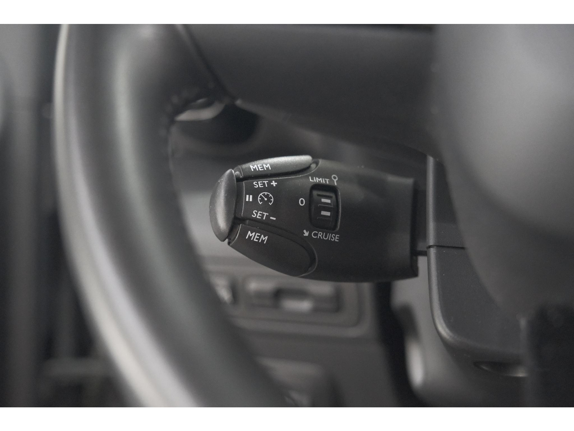 Citroen C3 Aircross PureTech 110 EAT6 Shine | Trekhaak | Panoramadak | Head-Up Display | Camera | Navigatie
