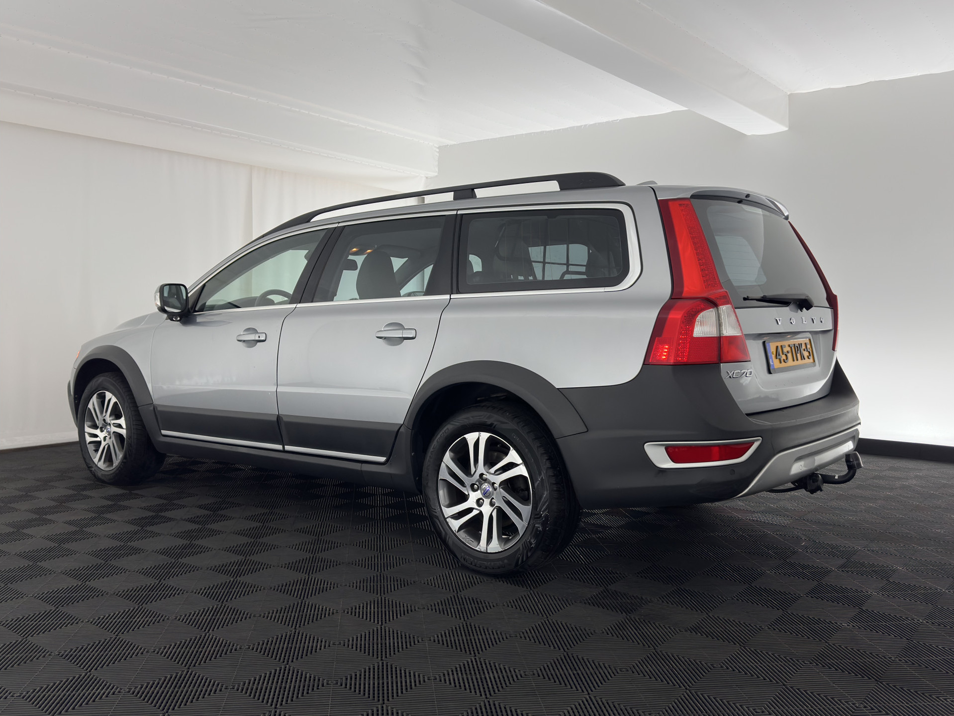 Volvo XC70 2.0 D3 FWD Limited Edition Aut. *LEATHER | BI-XENON | ADAPTIVE-CRUISE | BLIS | NAVI-FULLMAP | HEATED-COMFORTSEATS | ECC | PRIVACY-GLASS | LANE-ASSIST | PDC | TOWBAR | 17''ALU*