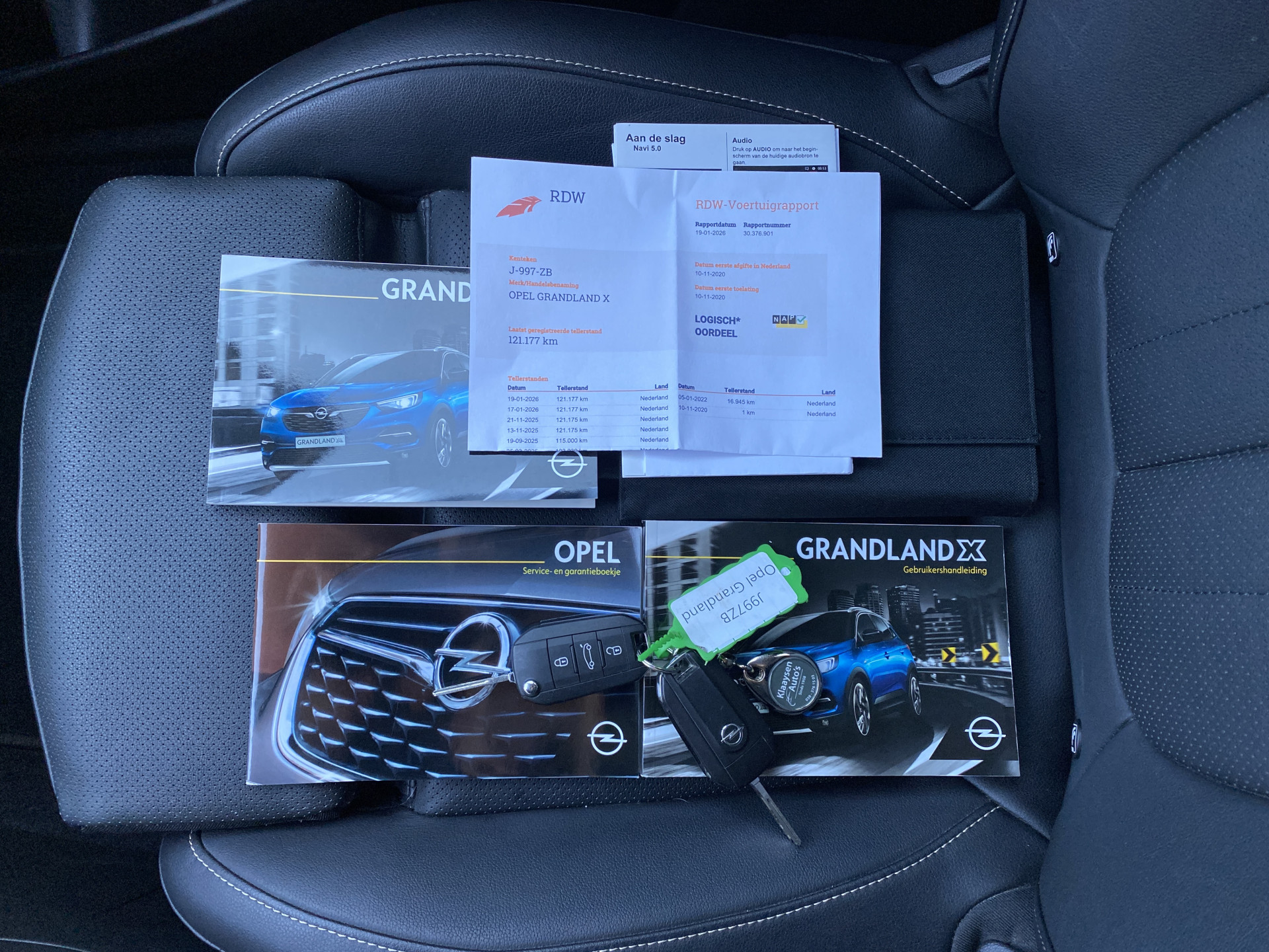 Opel Grandland X 1.2 Turbo Business Executive 130 pk | 1e eigenaar | dealer onderh. | leder interieur | navigatie | camera | carplay
