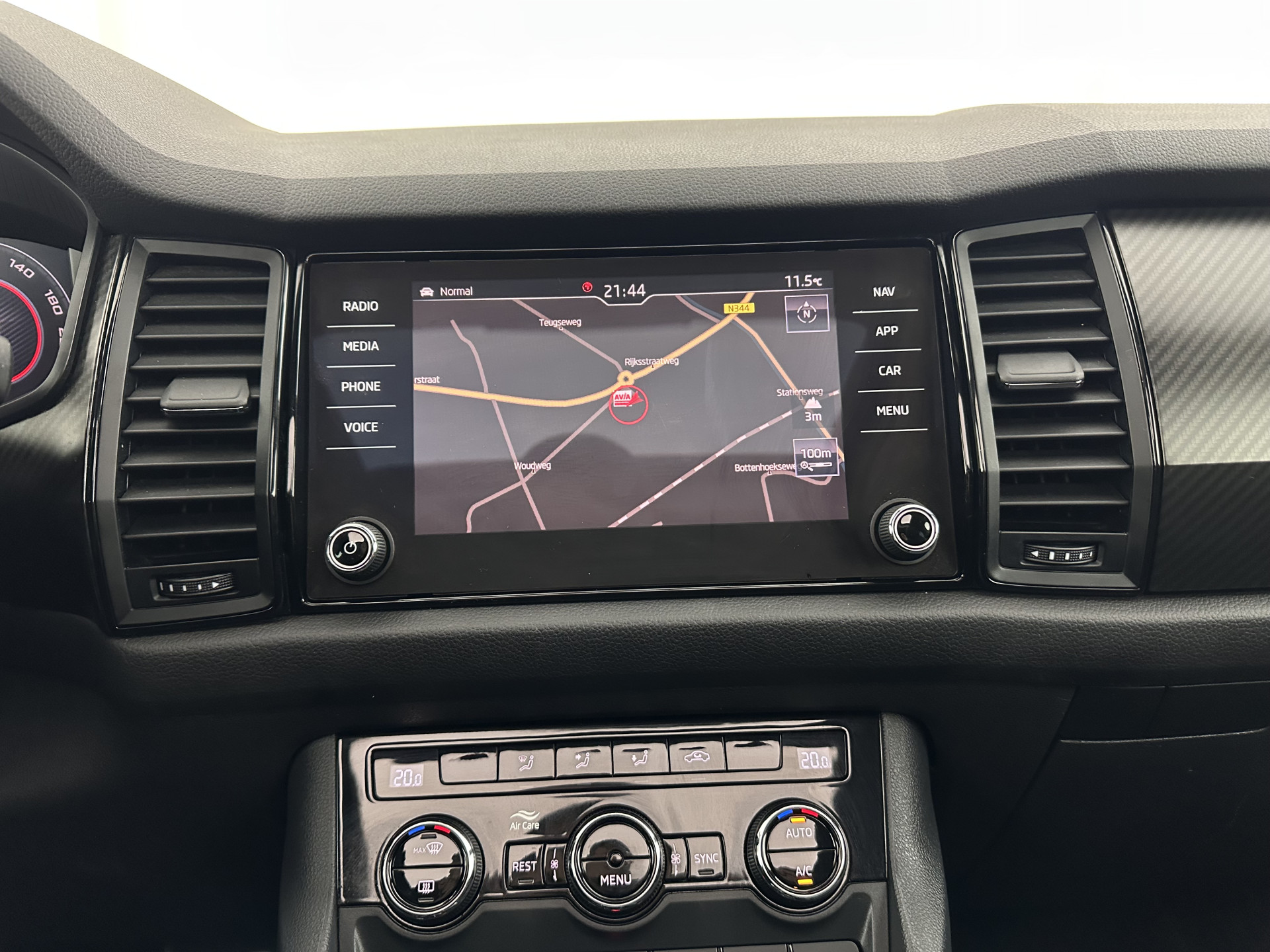 ŠKODA Kodiaq 1.5 TSI Sportline Business (INCL-BTW) Aut. *PANO | LEATHER-MICROFIBRE | FULL-LED | MEMORY-PACK | DIGI-COCKPIT | NAVI-FULLMAP | CAMERA | DAB+ | AMBIENT-LIGHT | KEYLESS | DAB+ | CARPLAY | PRIVACY-GLASS | 20"ALU*