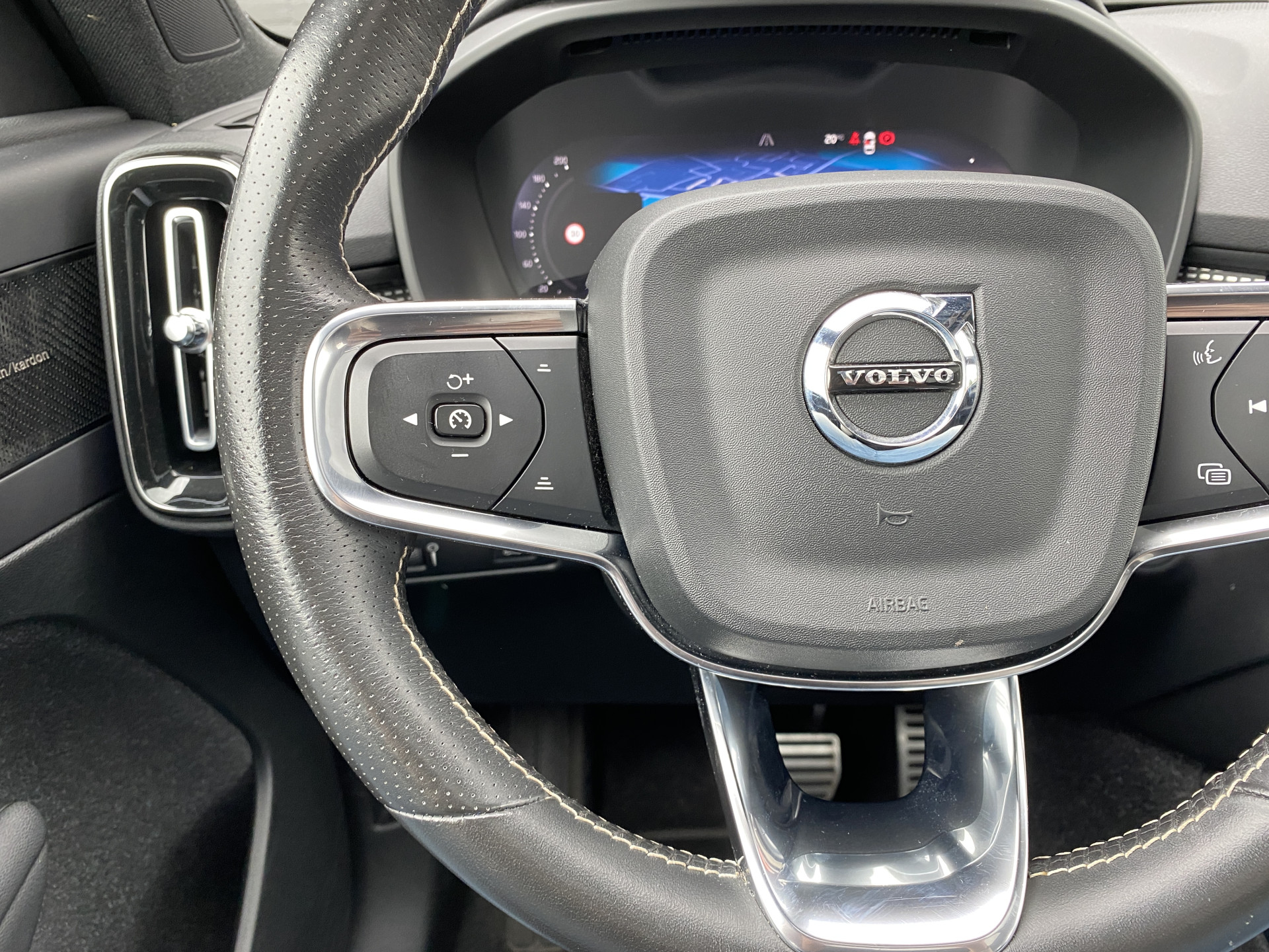 Volvo XC40 Recharge P8 AWD R-Design 408 pk | 1e eigenaar | dealer onderh. | panoramadak | trekhaak | 360 camera | stoelverw.