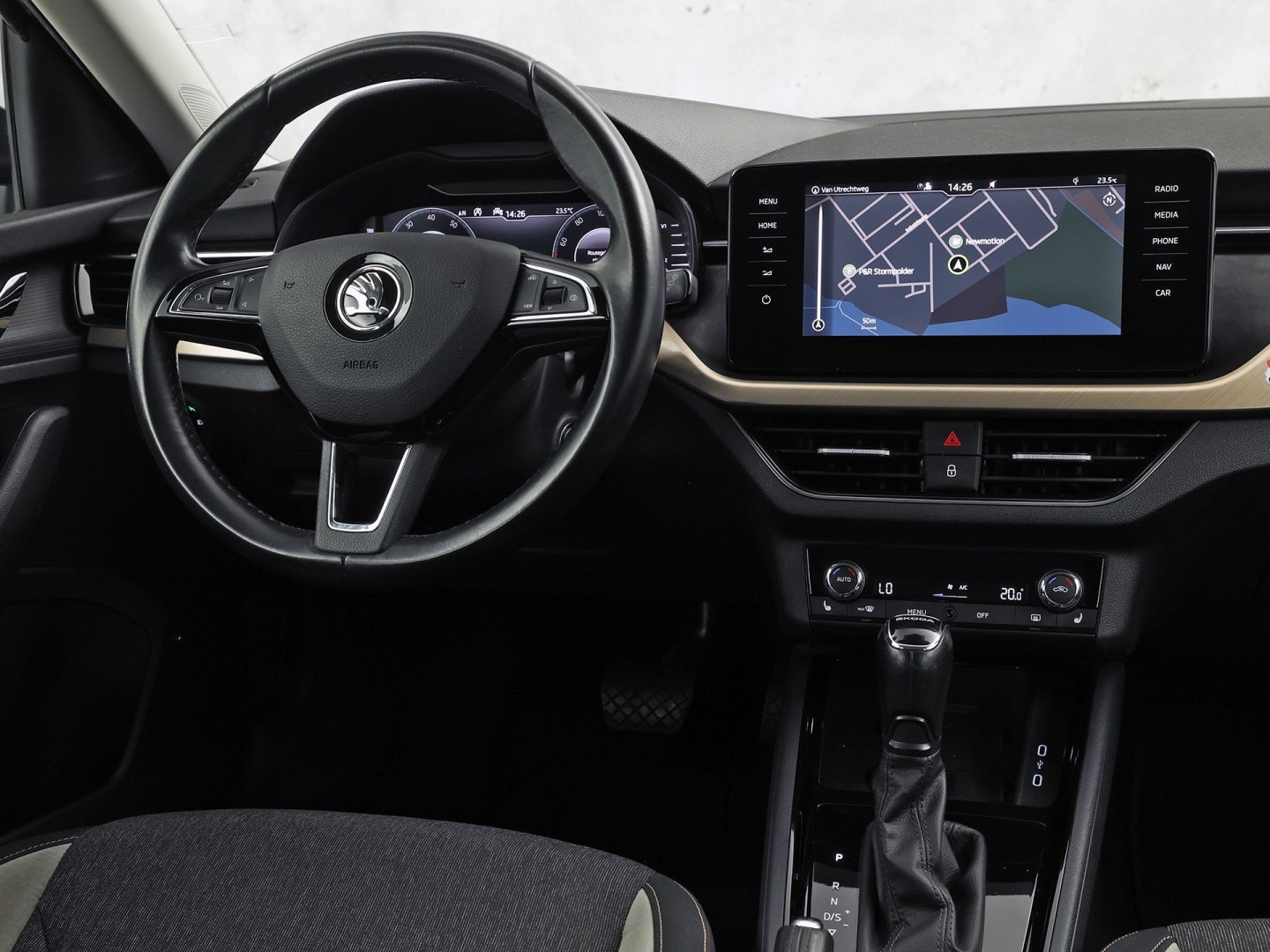 Škoda Scala 1.0 TSI Sport Automaat (GROOT NAVI, VIRTUAL COCKPIT, CLIMATE, APPLE CARPLAY, STOELVERWARMING, NIEUWE APK, NIEUWSTAAT)