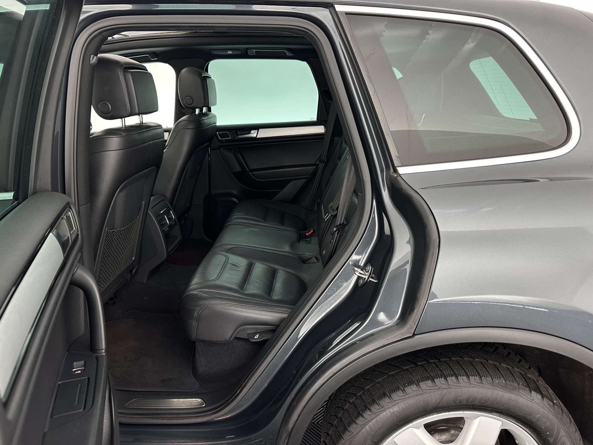 Volkswagen Touareg 3.0 TDI Highline Aut. *PANO | LEATHER | XENON | MEMORY-PACK | DYNAUDIO | NAVI-FULLMAP | AIRSUSPENSION | CAMERA | SHIFTPADDLES | ECC | PDC | CRUISE | TOWBAR | DAB | 18''ALU*