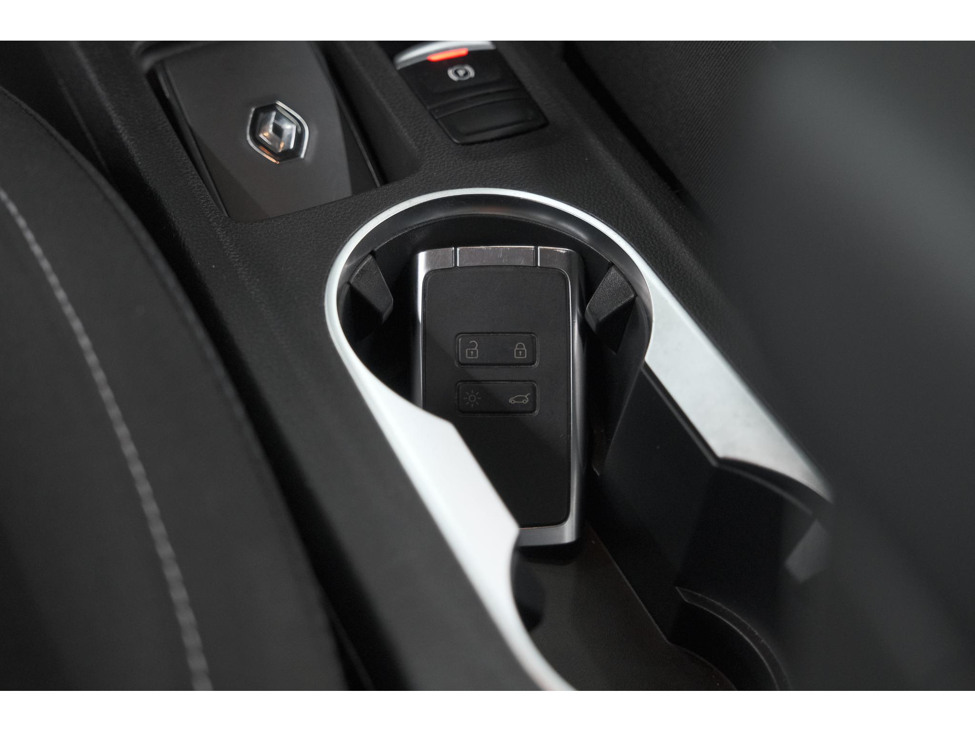 Renault Captur 1.6 E-Tech Plug-in Hybrid 160 Business | Parkeersensoren | Apple Carplay | Navigatie | Climate Control